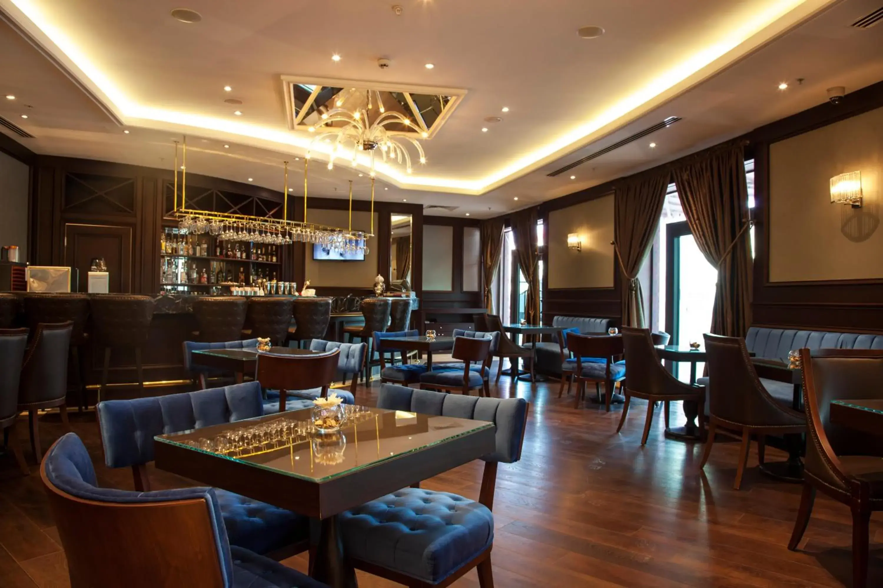 Lounge or bar in Crowne Plaza Istanbul Oryapark by IHG Lounge or bar in Crowne Plaza Istanbul Oryapark by IHG