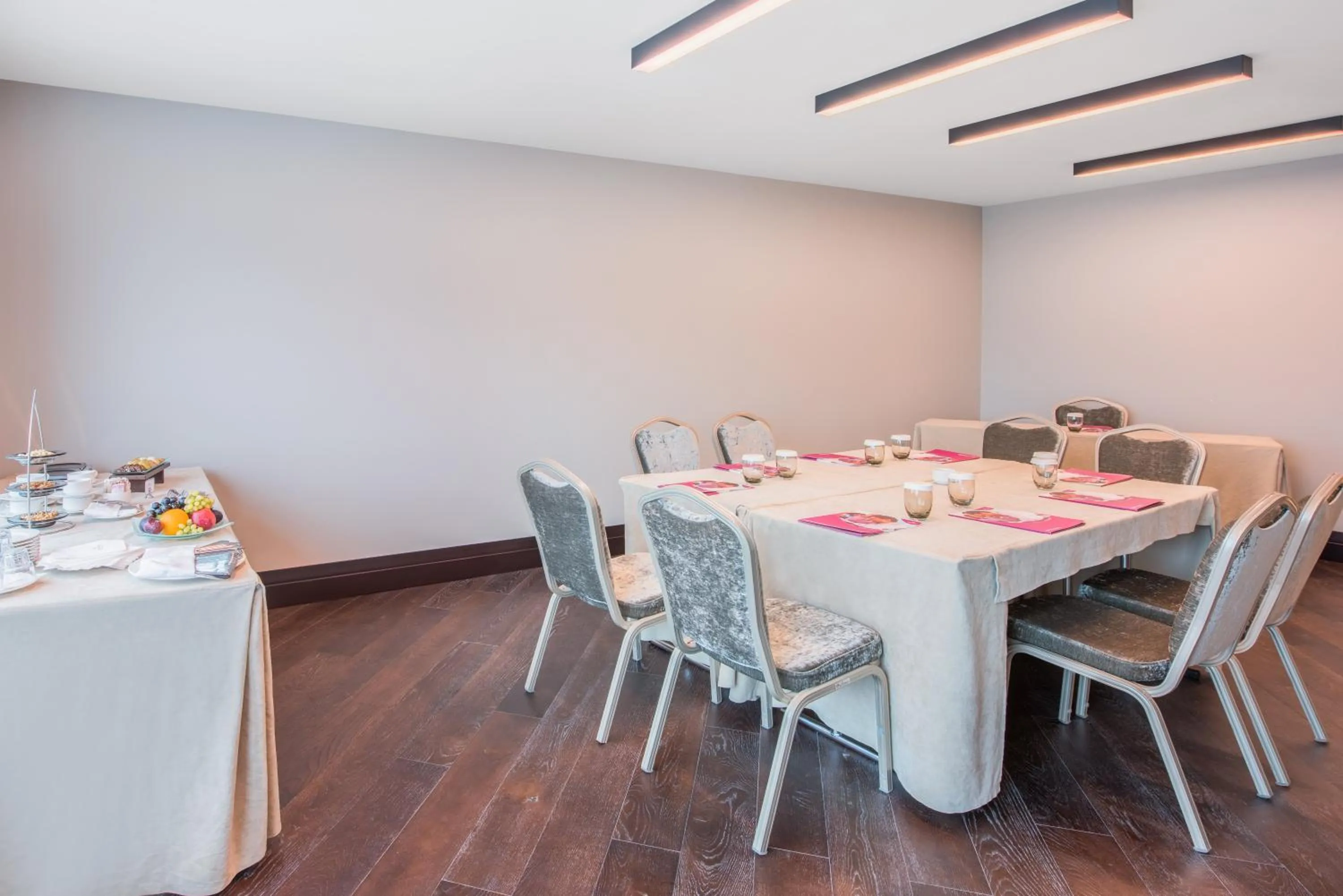 Meeting/conference room in Crowne Plaza Istanbul Oryapark by IHG