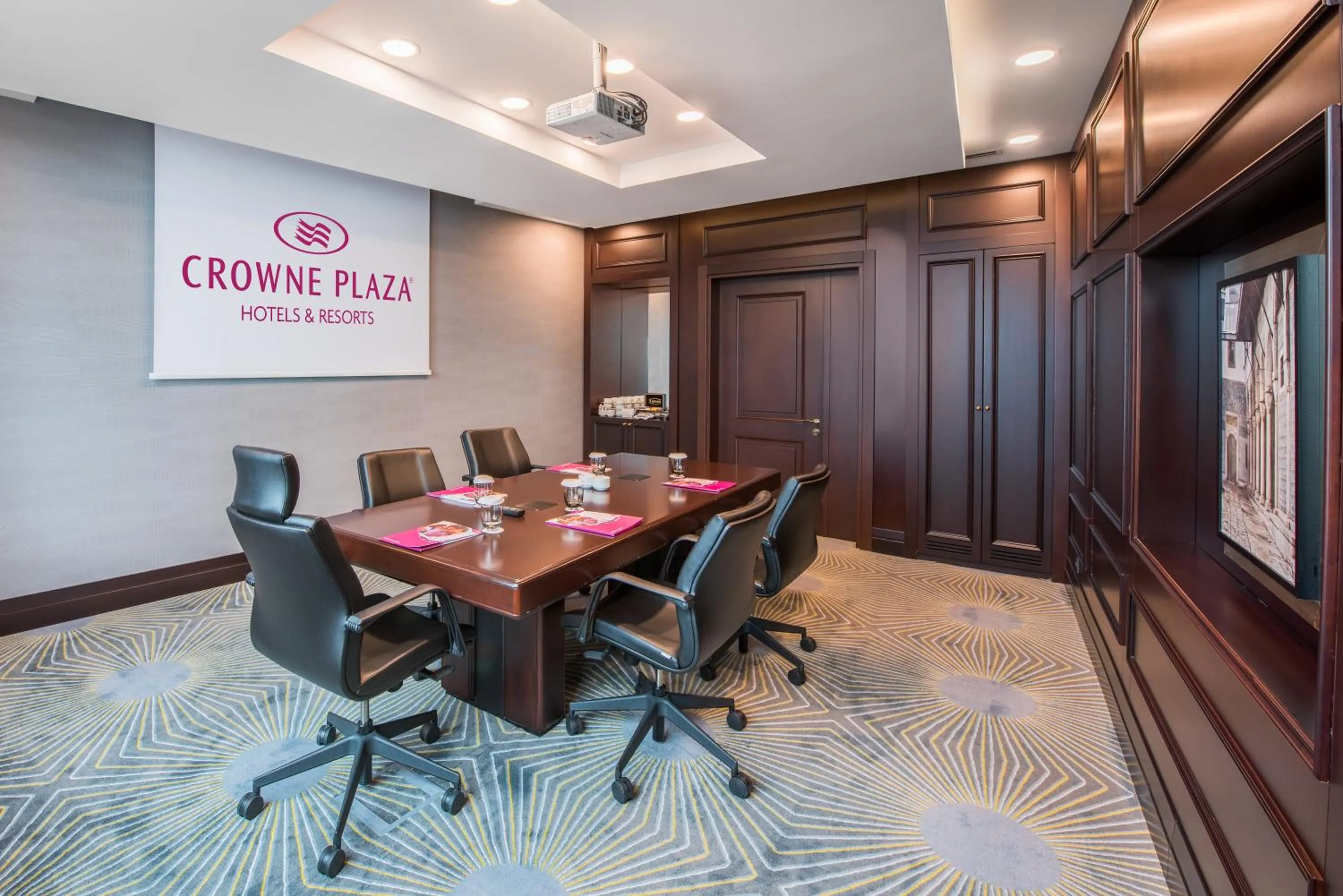 Meeting/conference room in Crowne Plaza Istanbul Oryapark by IHG