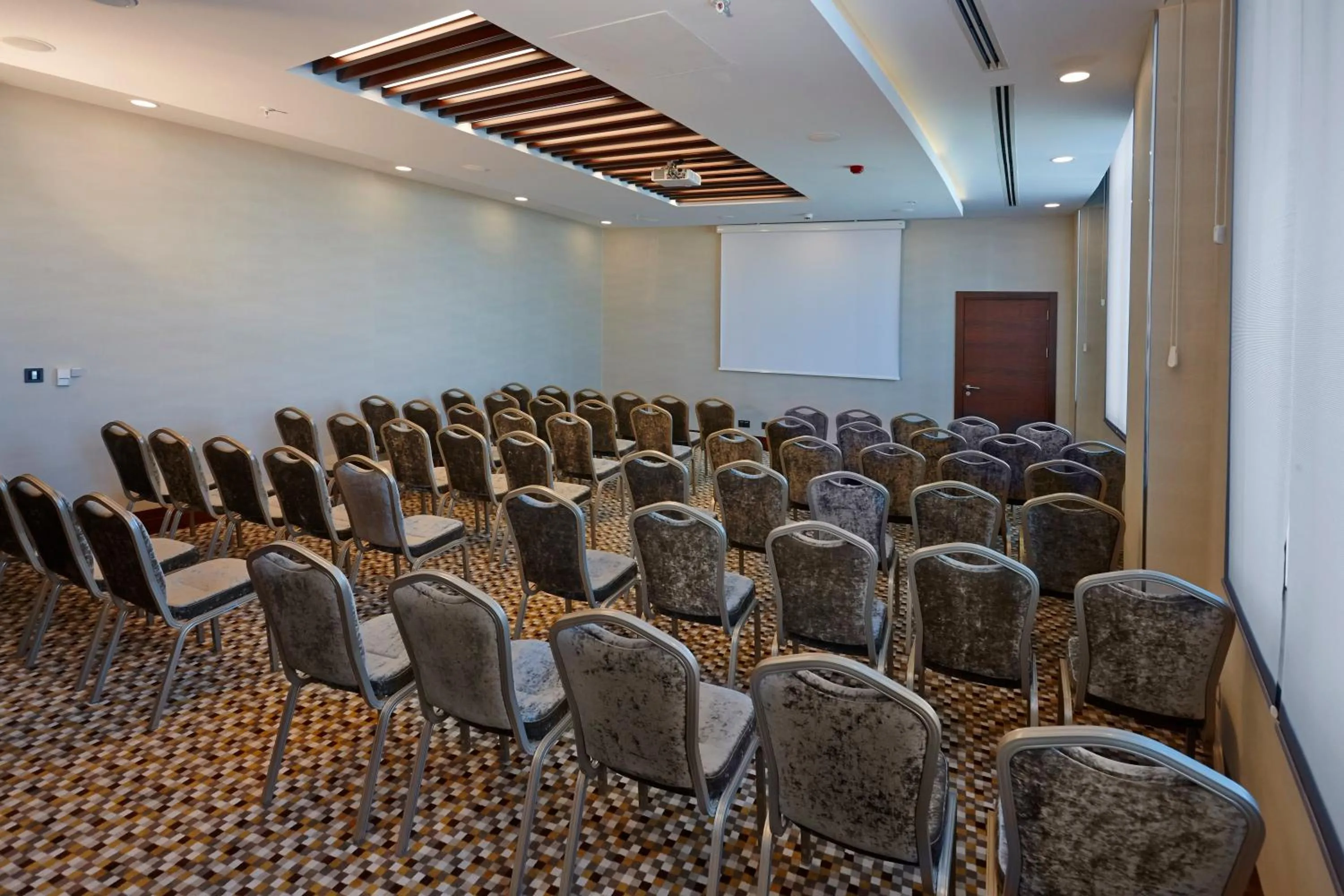 Meeting/conference room in Crowne Plaza Istanbul Oryapark by IHG