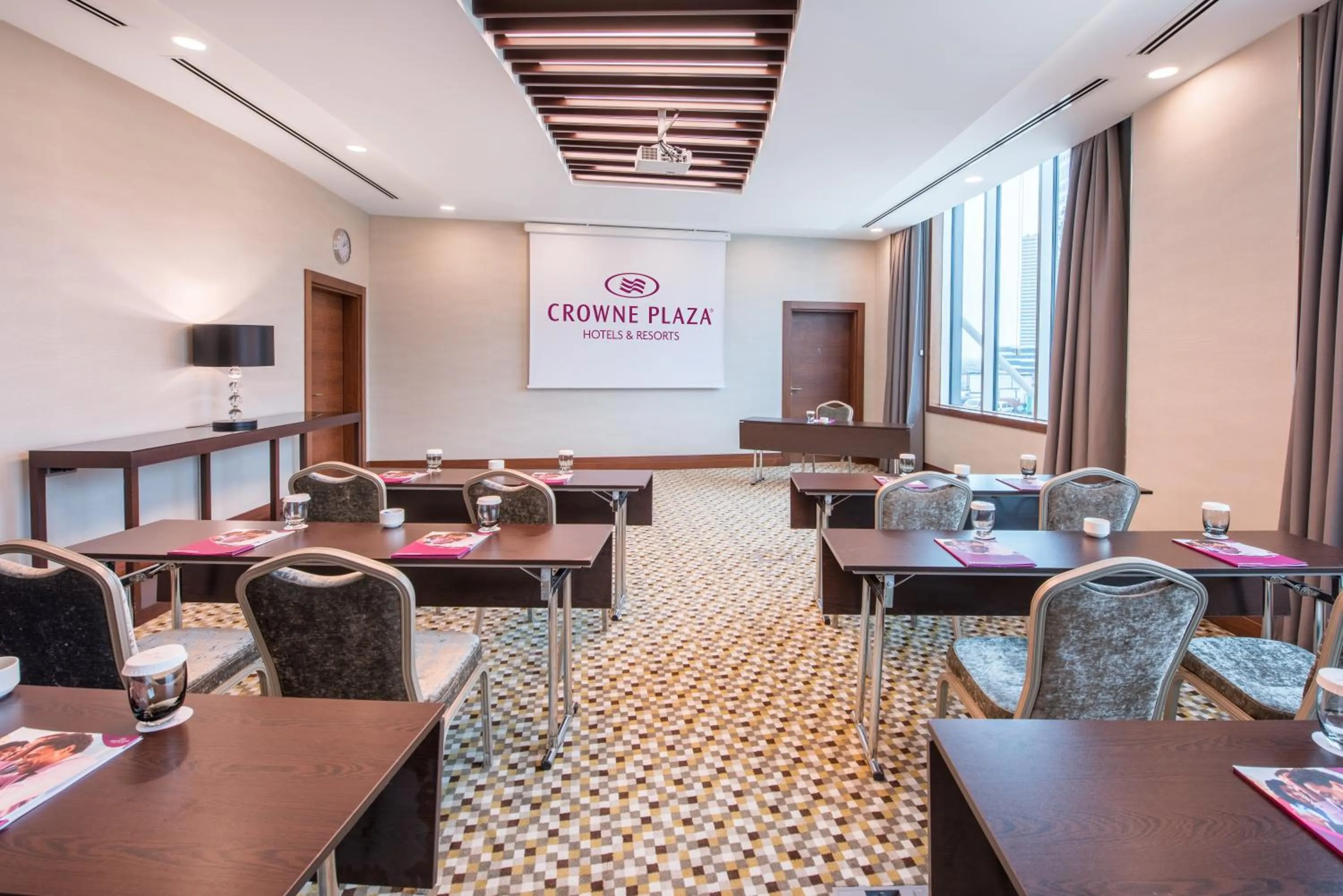 Meeting/conference room in Crowne Plaza Istanbul Oryapark by IHG