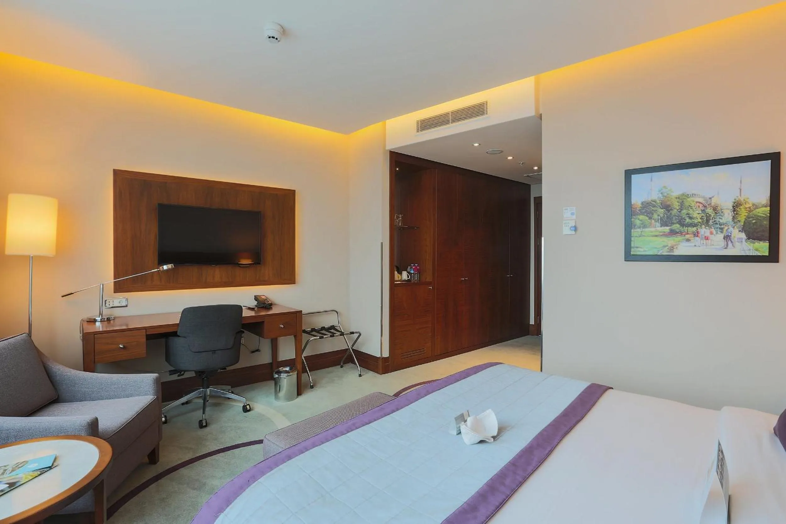 Photo of the whole room, Bed in Crowne Plaza Istanbul Oryapark by IHG