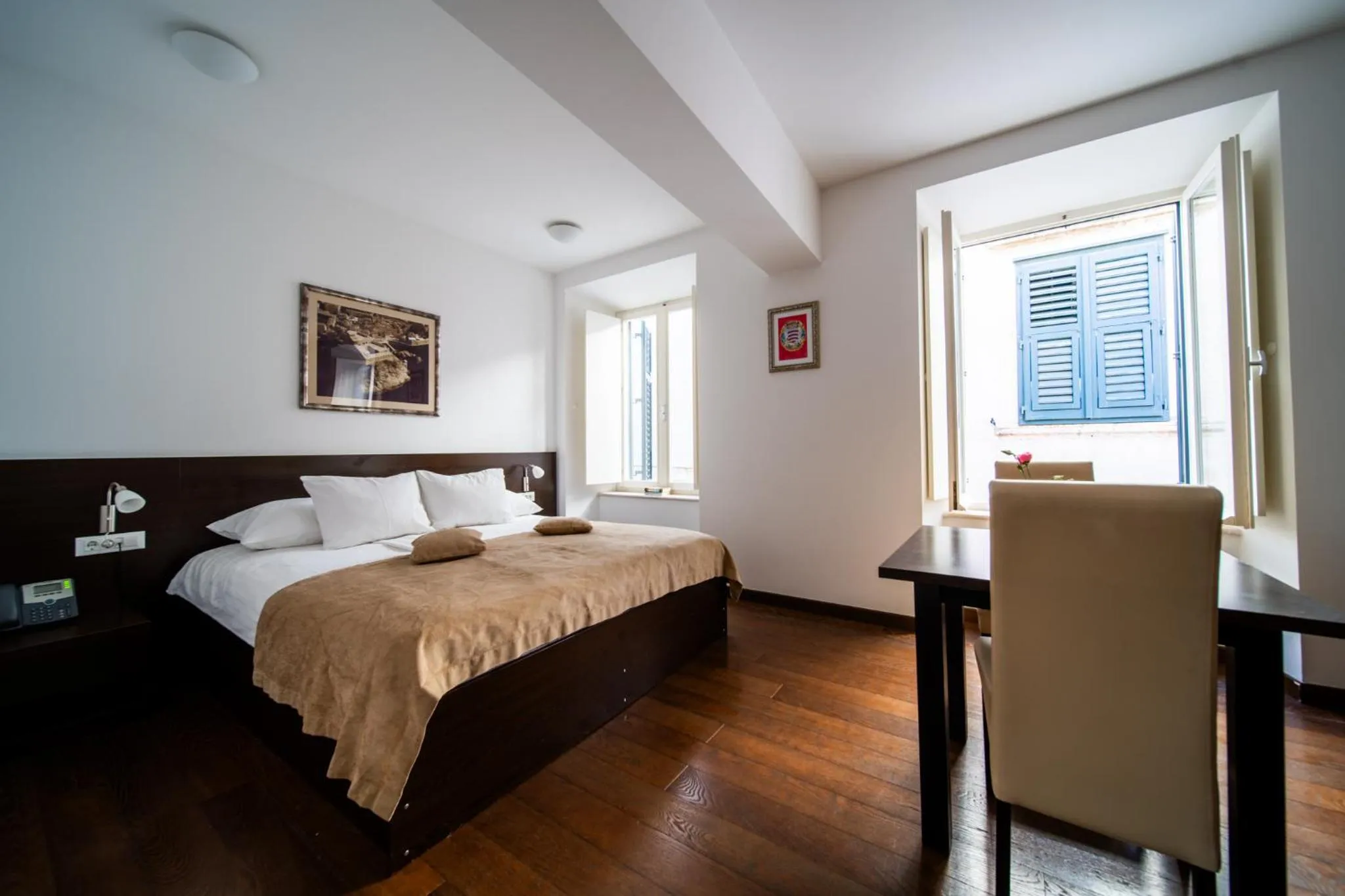 Bedroom, Bed in Celenga Apartments with free offsite parking