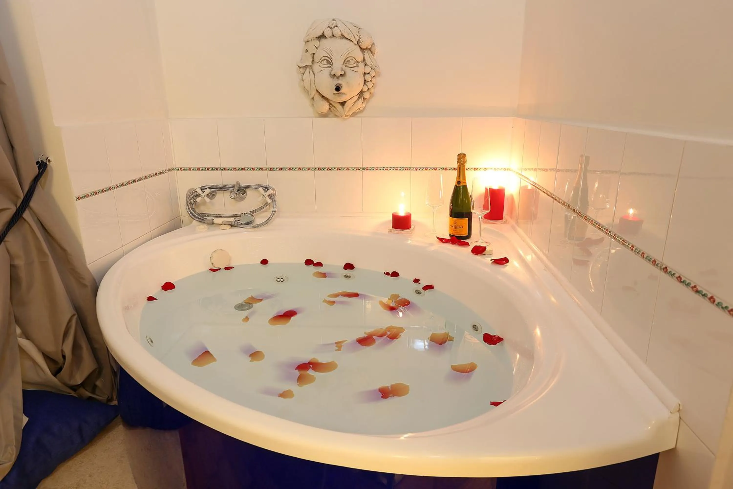 Hot Tub in Liberty Rome Suites - Liberty Collection