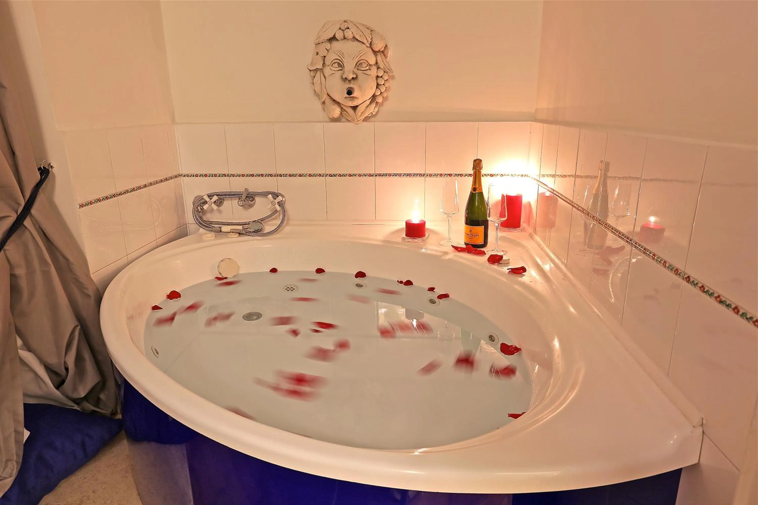 Hot Tub in Liberty Rome Suites - Liberty Collection