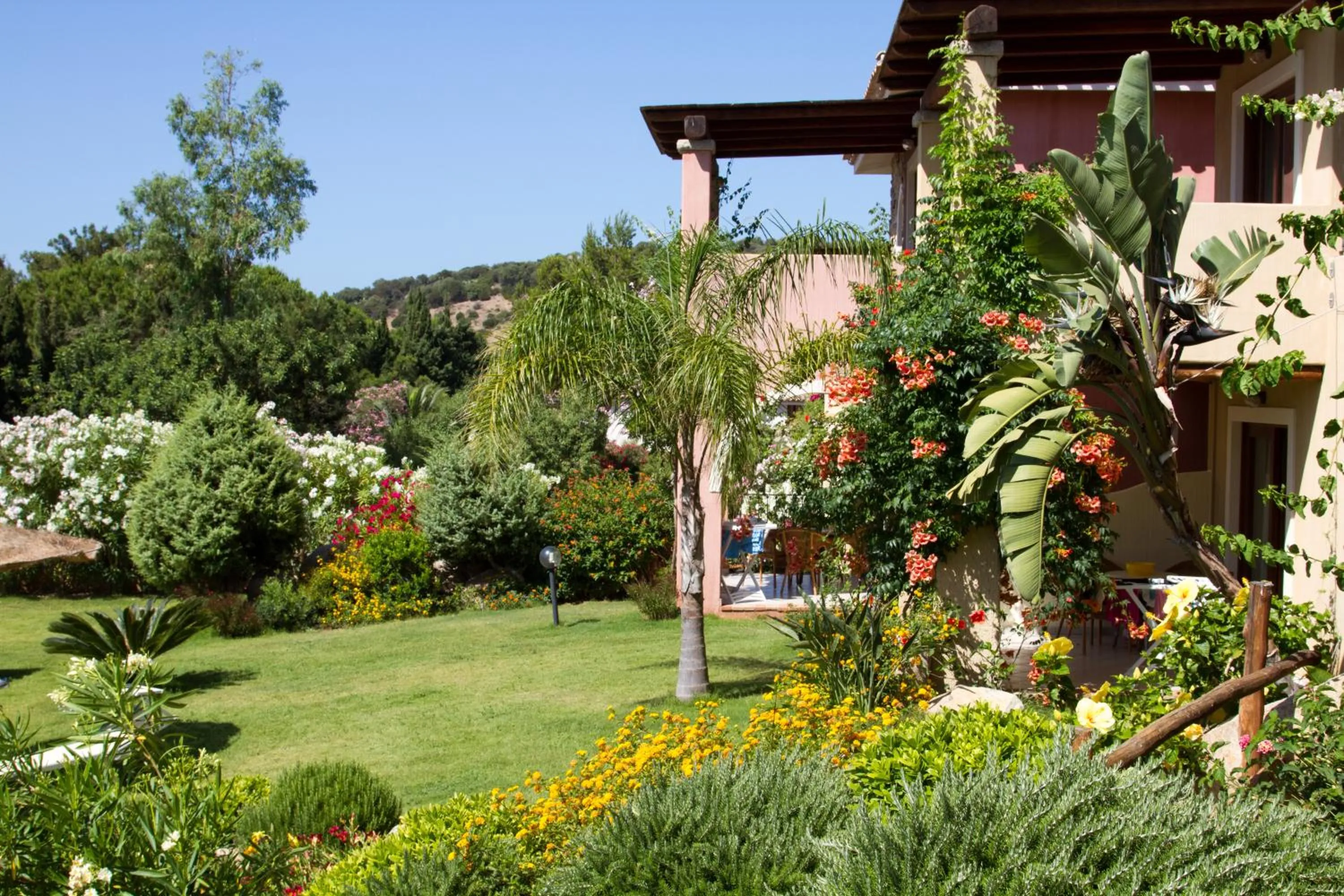 Property building in Hotel Mariposas