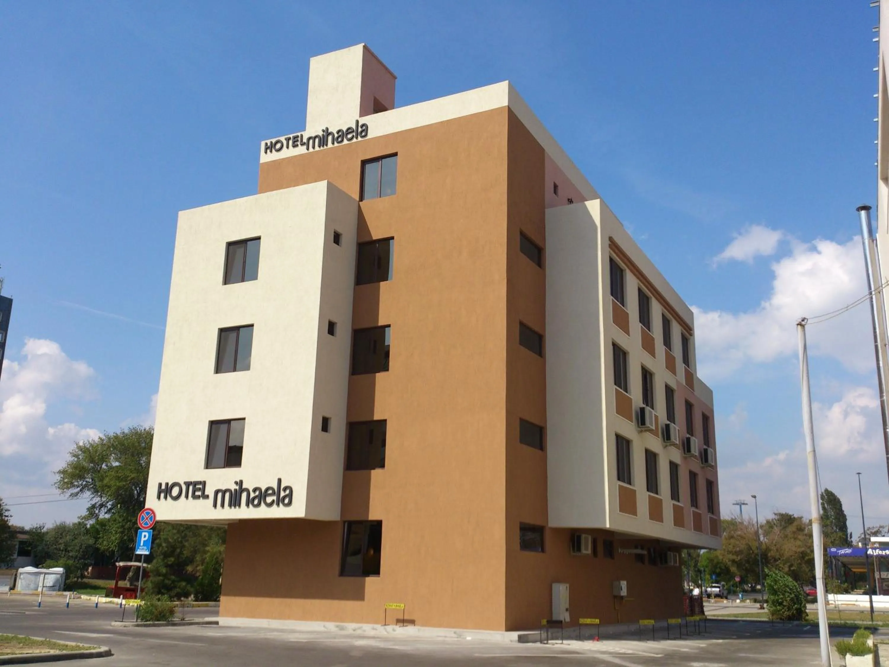 Facade/entrance in Hotel Mihaela
