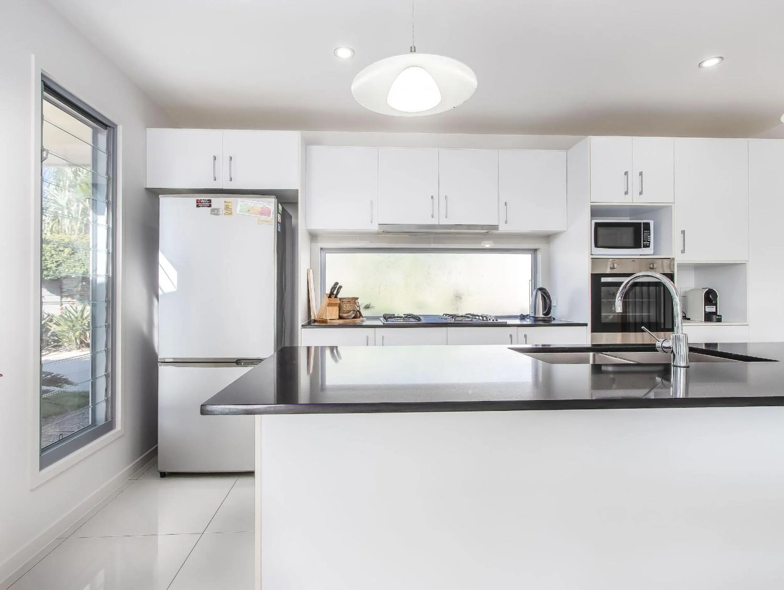 Kitchen or kitchenette in Coastal Charm on Casuarina Way