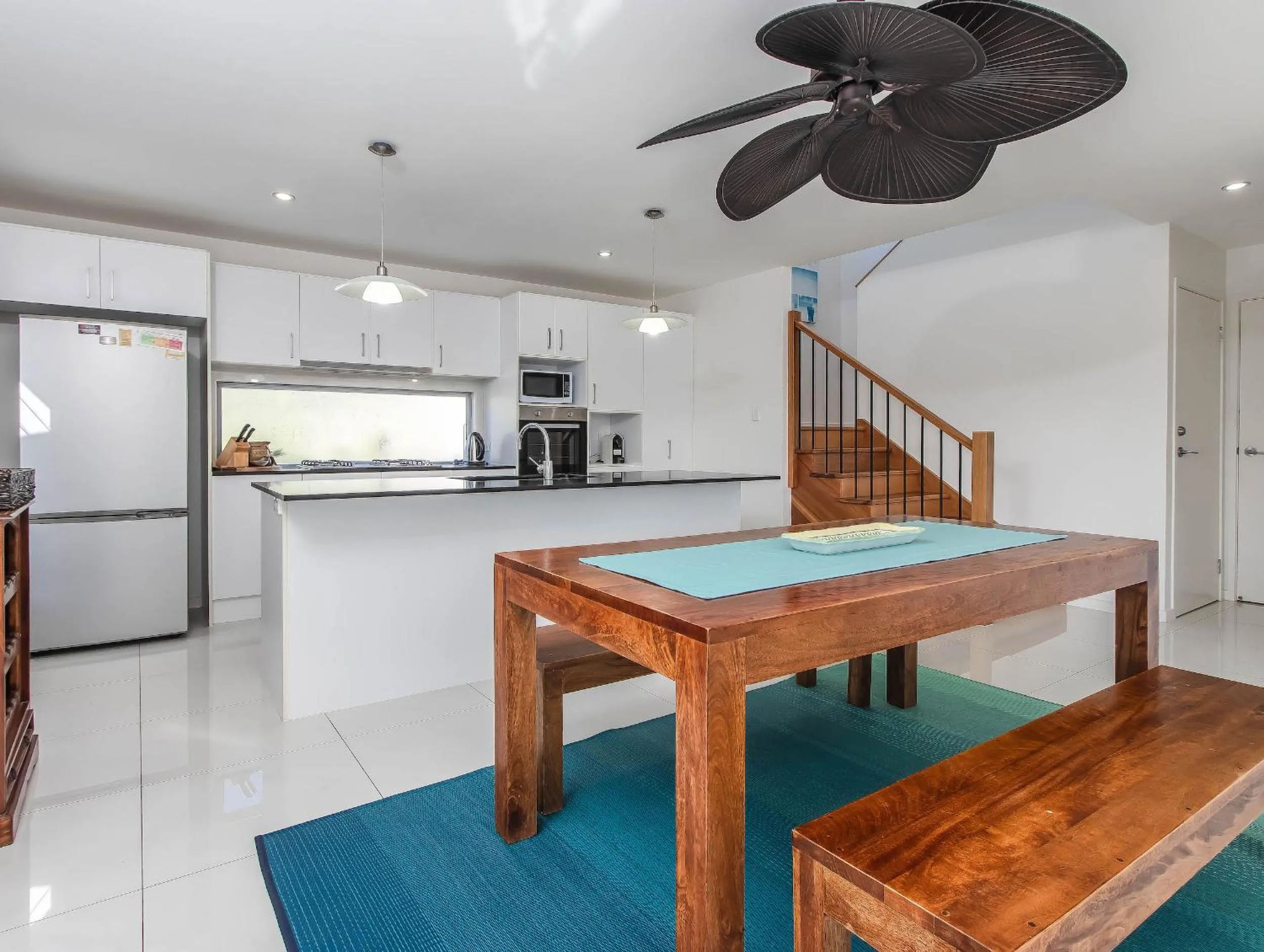 Kitchen or kitchenette in Coastal Charm on Casuarina Way