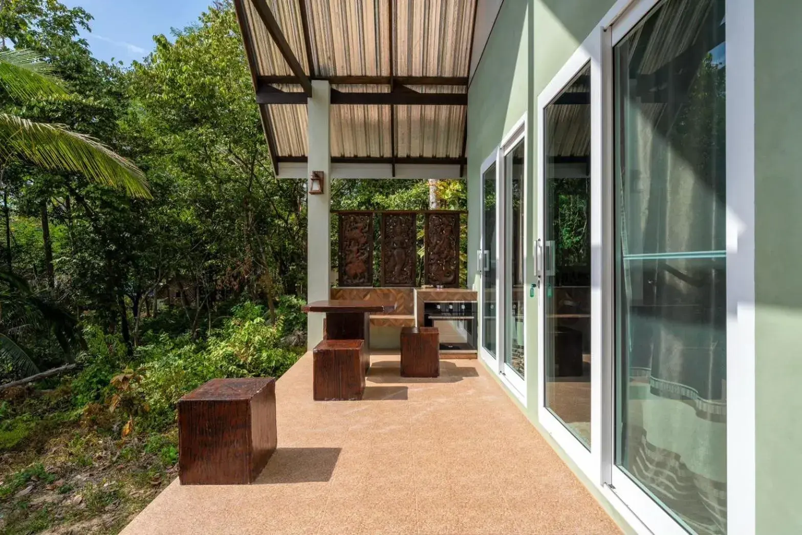 Patio in Koh Pu Sea View Beach Resort Patio in Koh Pu Sea View Beach Resort