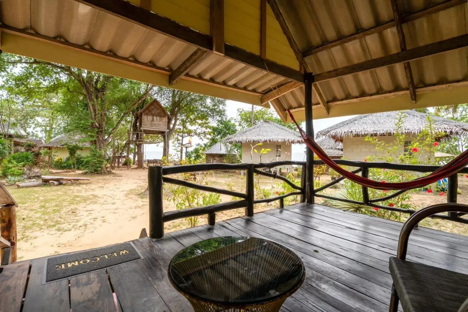Patio in Koh Pu Sea View Beach Resort Patio in Koh Pu Sea View Beach Resort