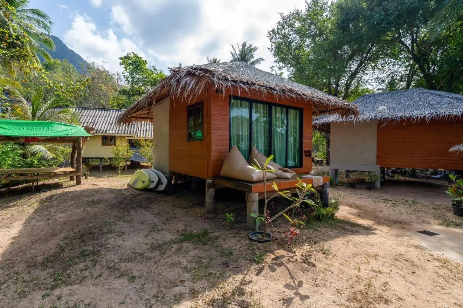 Property building in Koh Pu Sea View Beach Resort Property building in Koh Pu Sea View Beach Resort