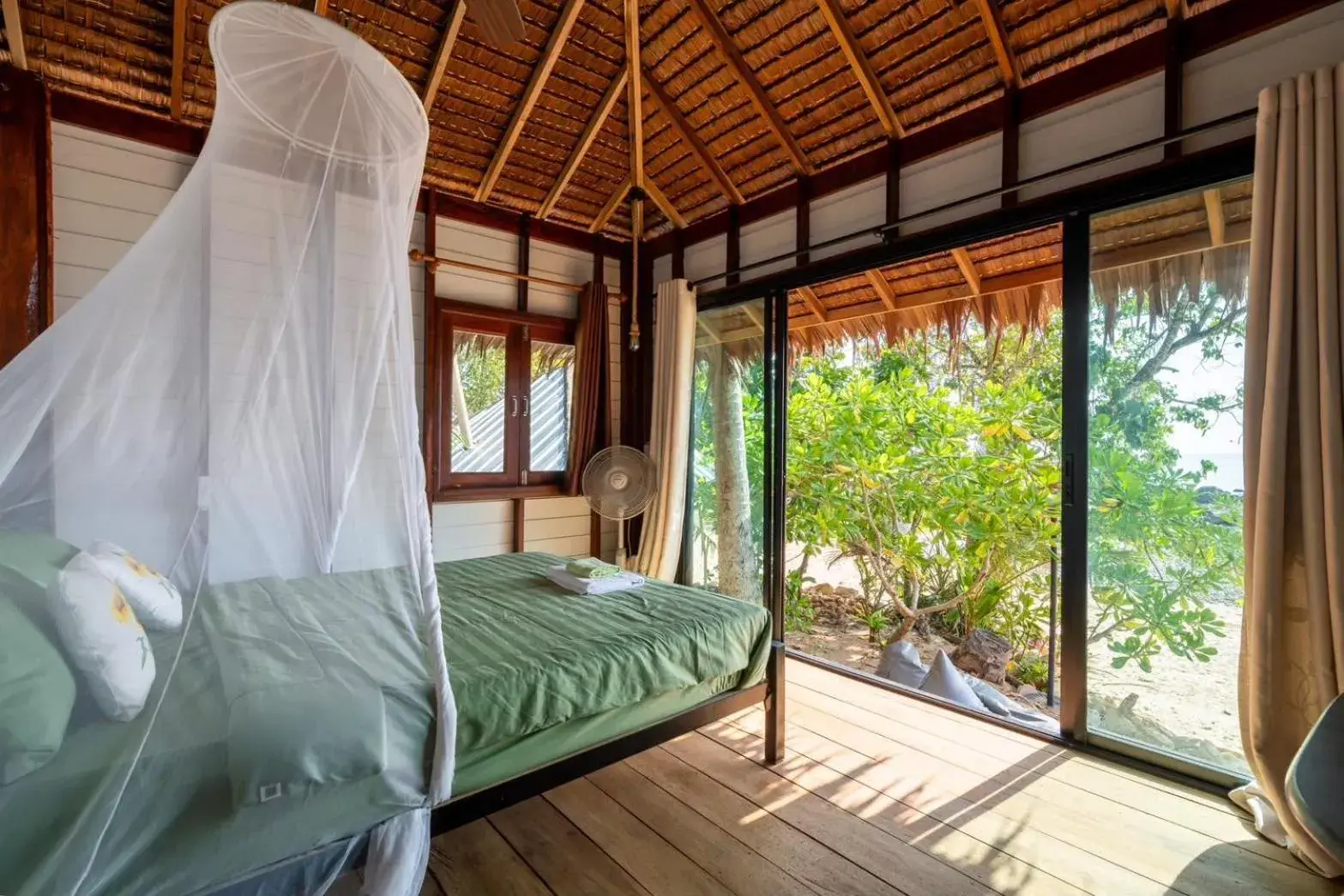 Bed in Koh Pu Sea View Beach Resort Bed in Koh Pu Sea View Beach Resort