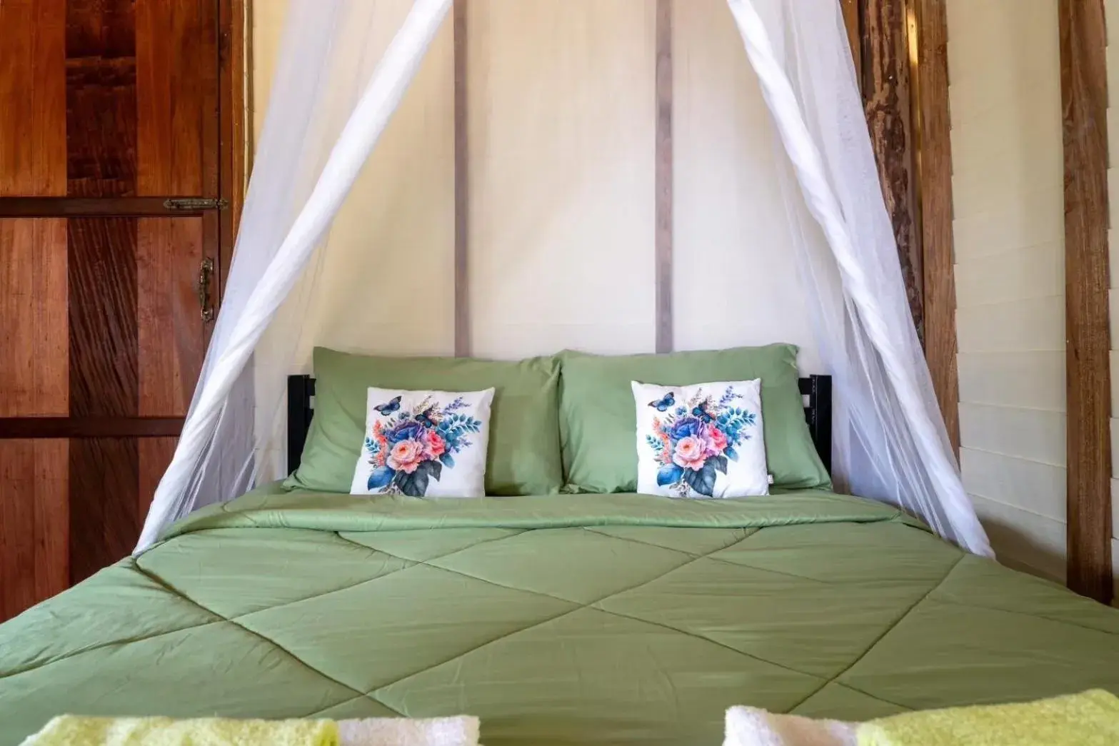 Bed in Koh Pu Sea View Beach Resort Bed in Koh Pu Sea View Beach Resort