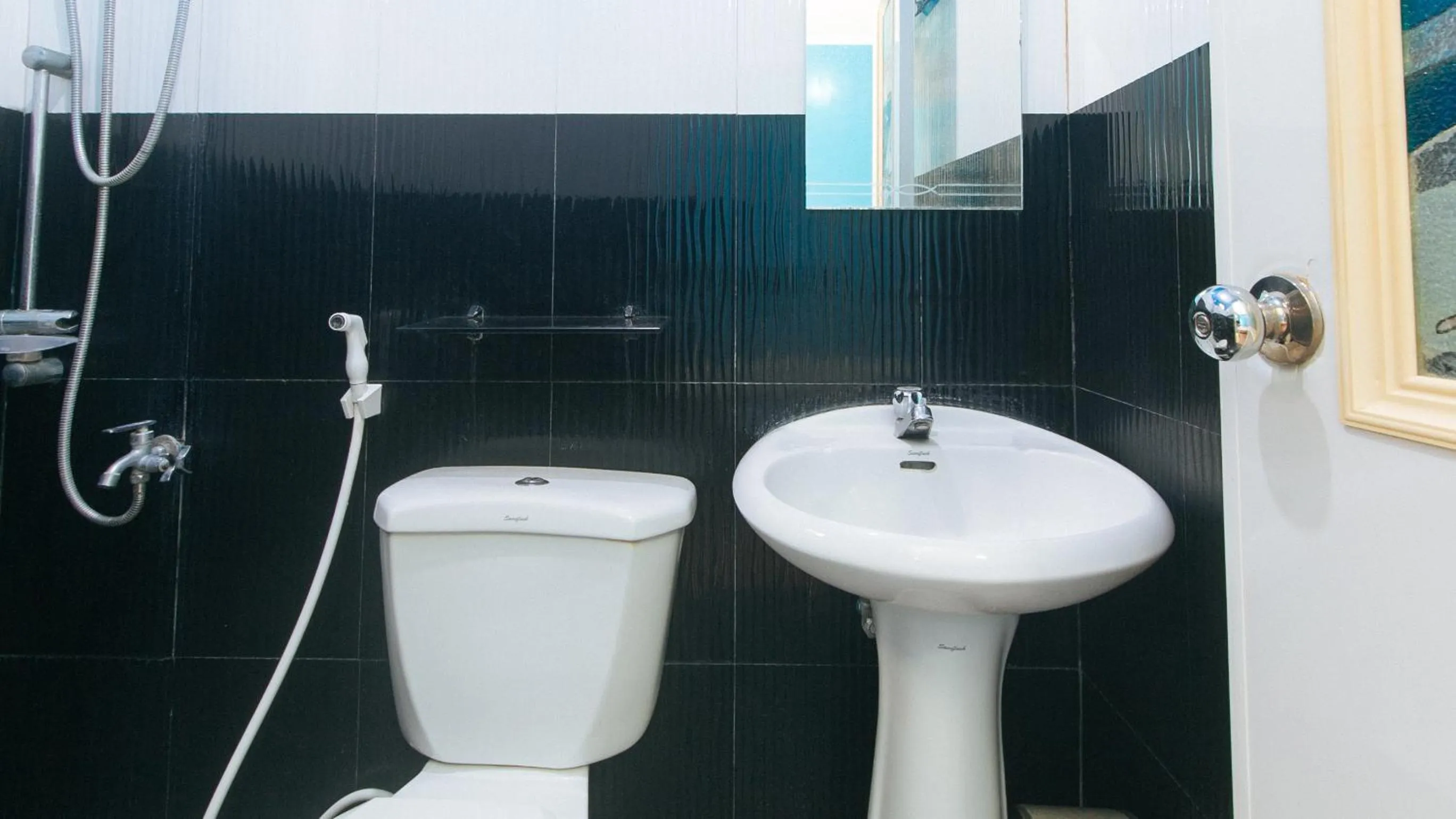 Toilet in Zids Island Emprise Beach House