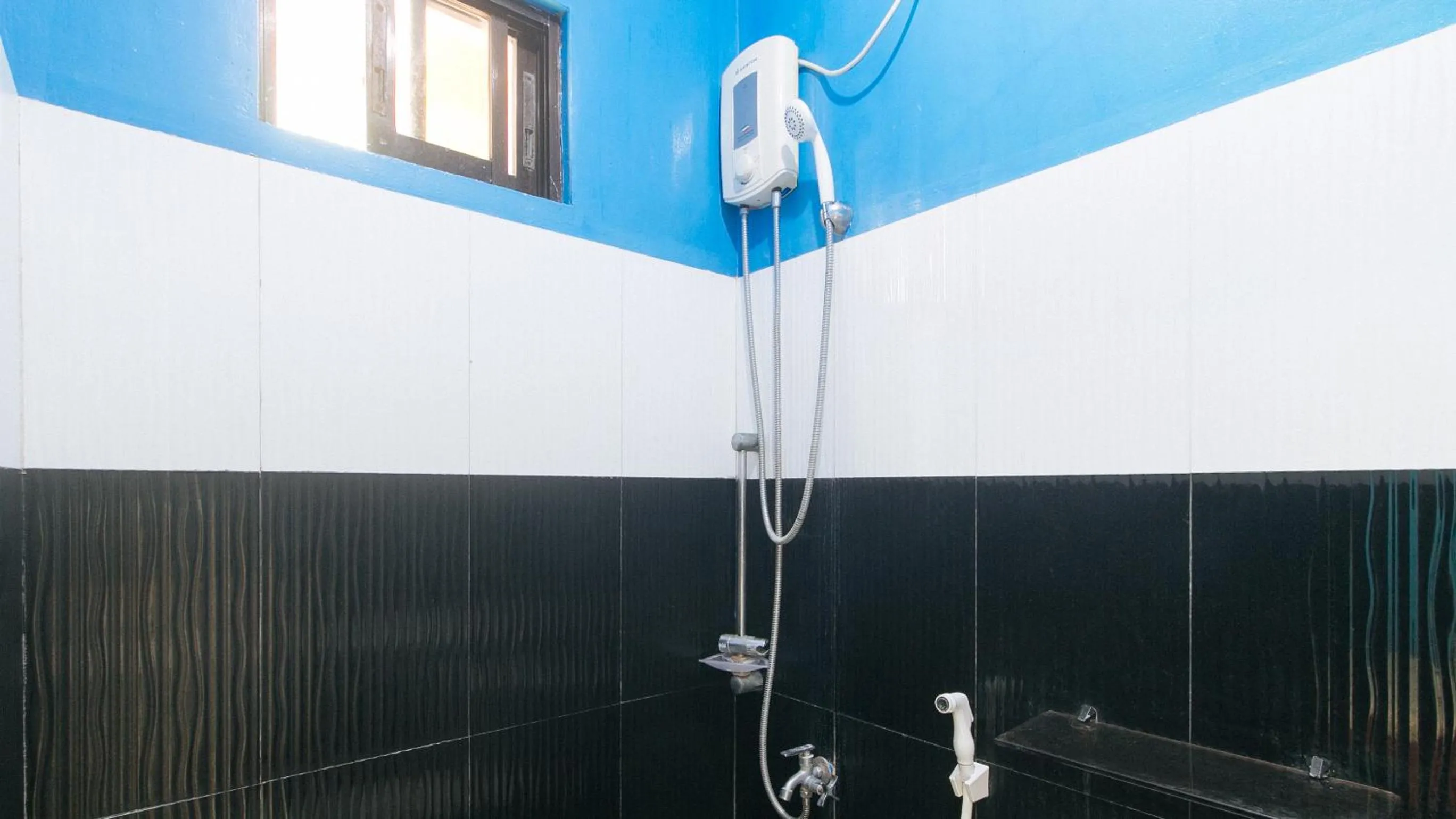 Shower in Zids Island Emprise Beach House