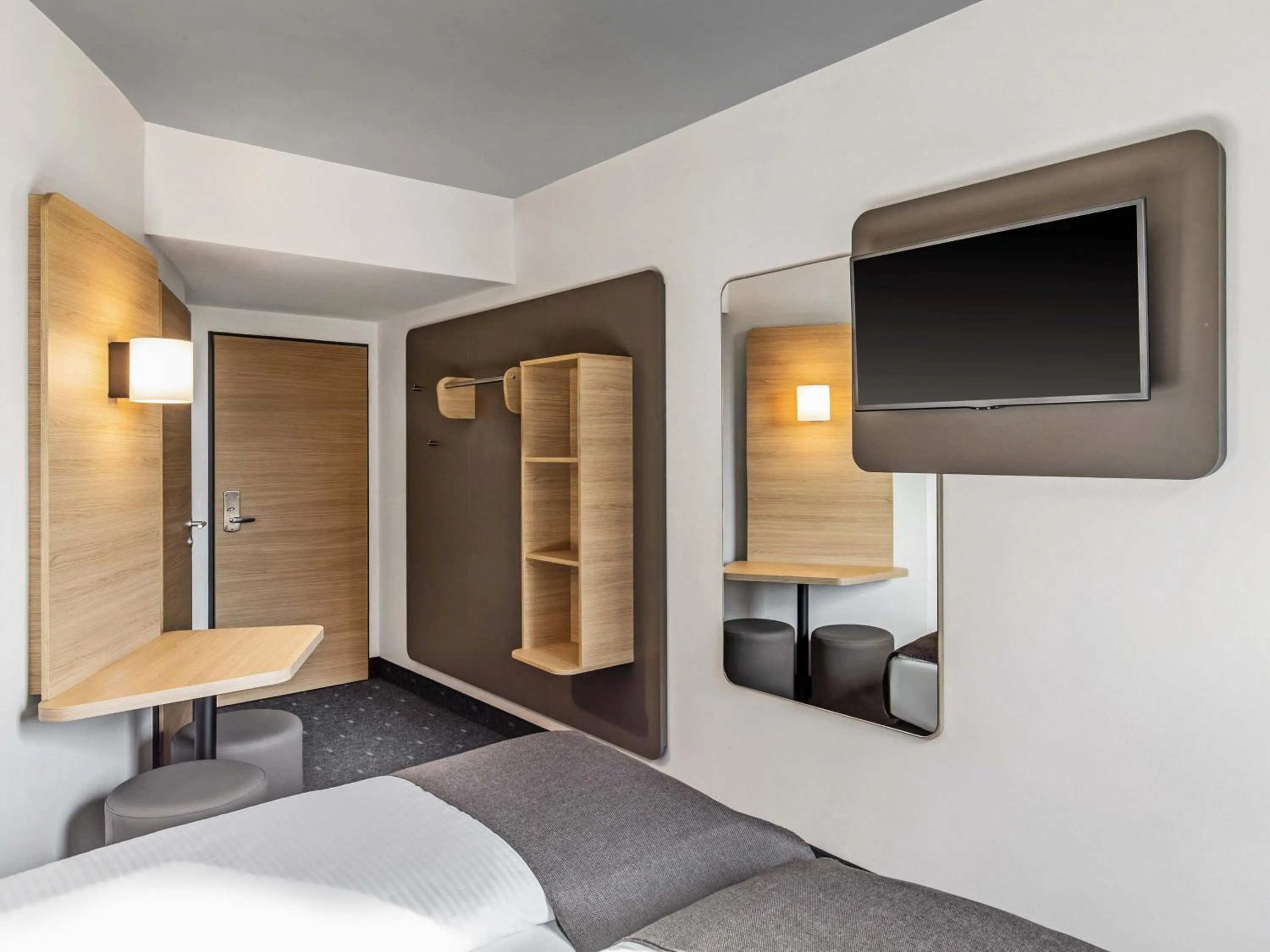 Photo of the whole room, Bed in B&B Hotel Lübeck-Hbf