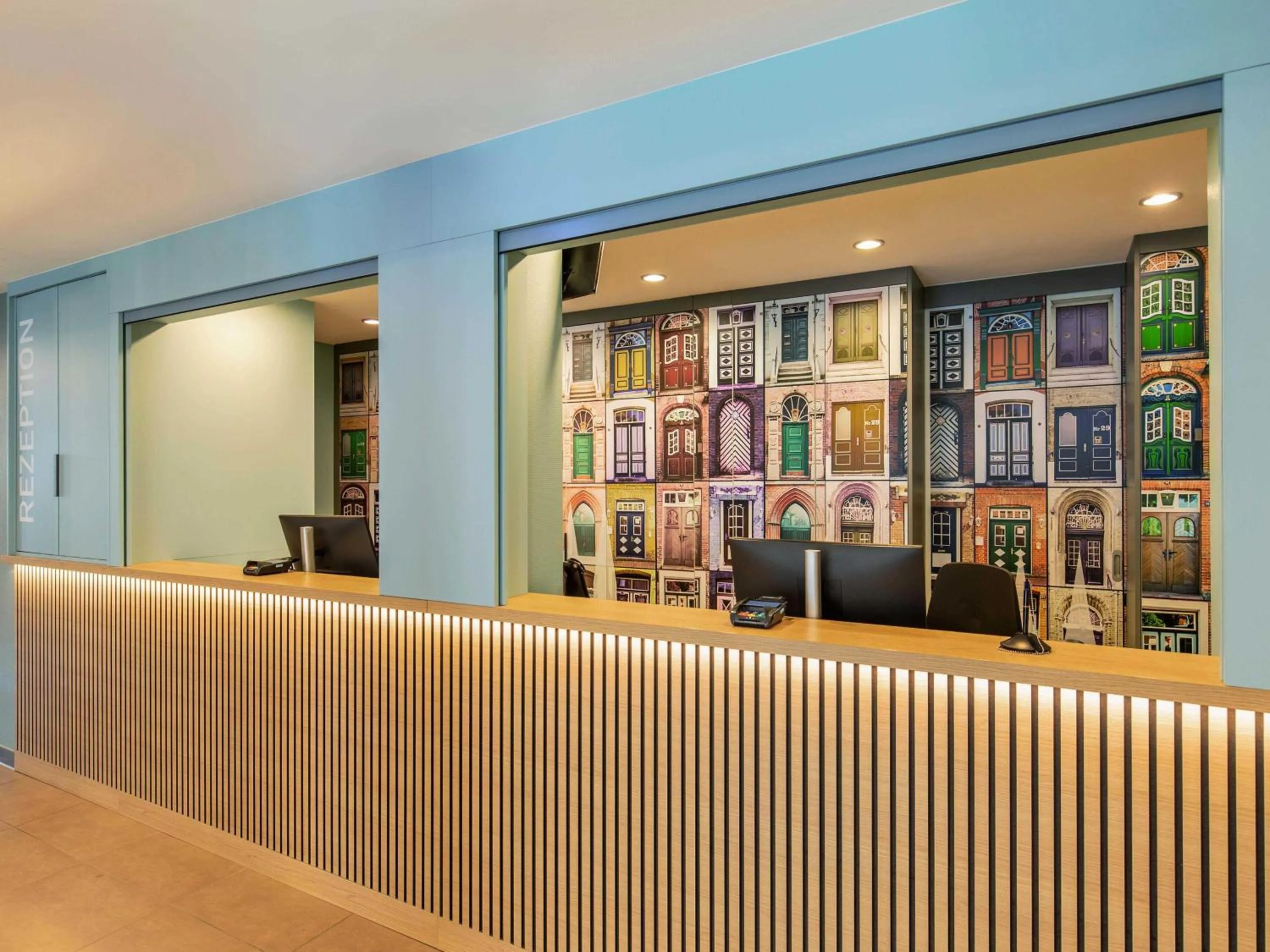 Lobby or reception in B&B Hotel Lübeck-Hbf