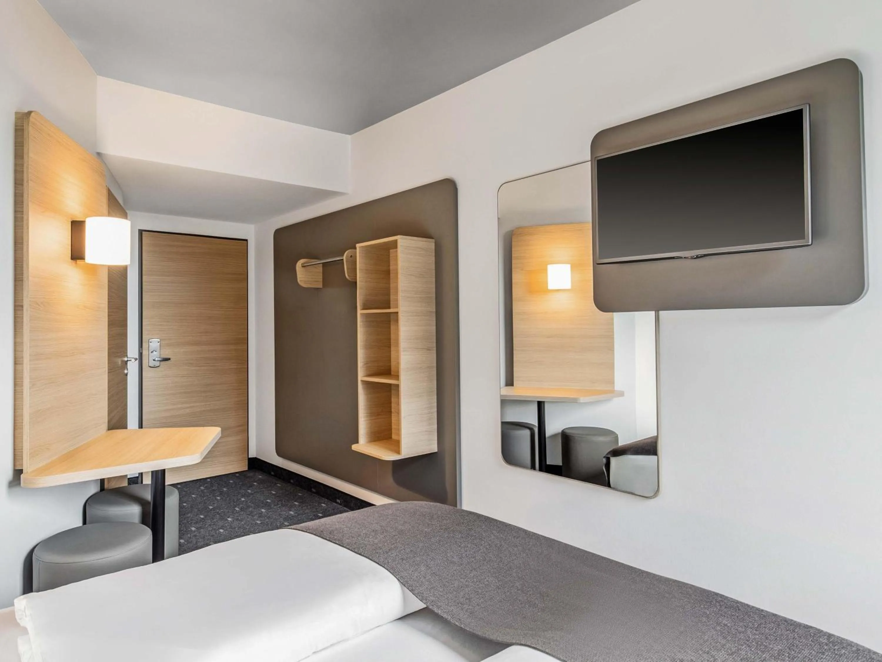 Photo of the whole room, Bed in B&B Hotel Lübeck-Hbf