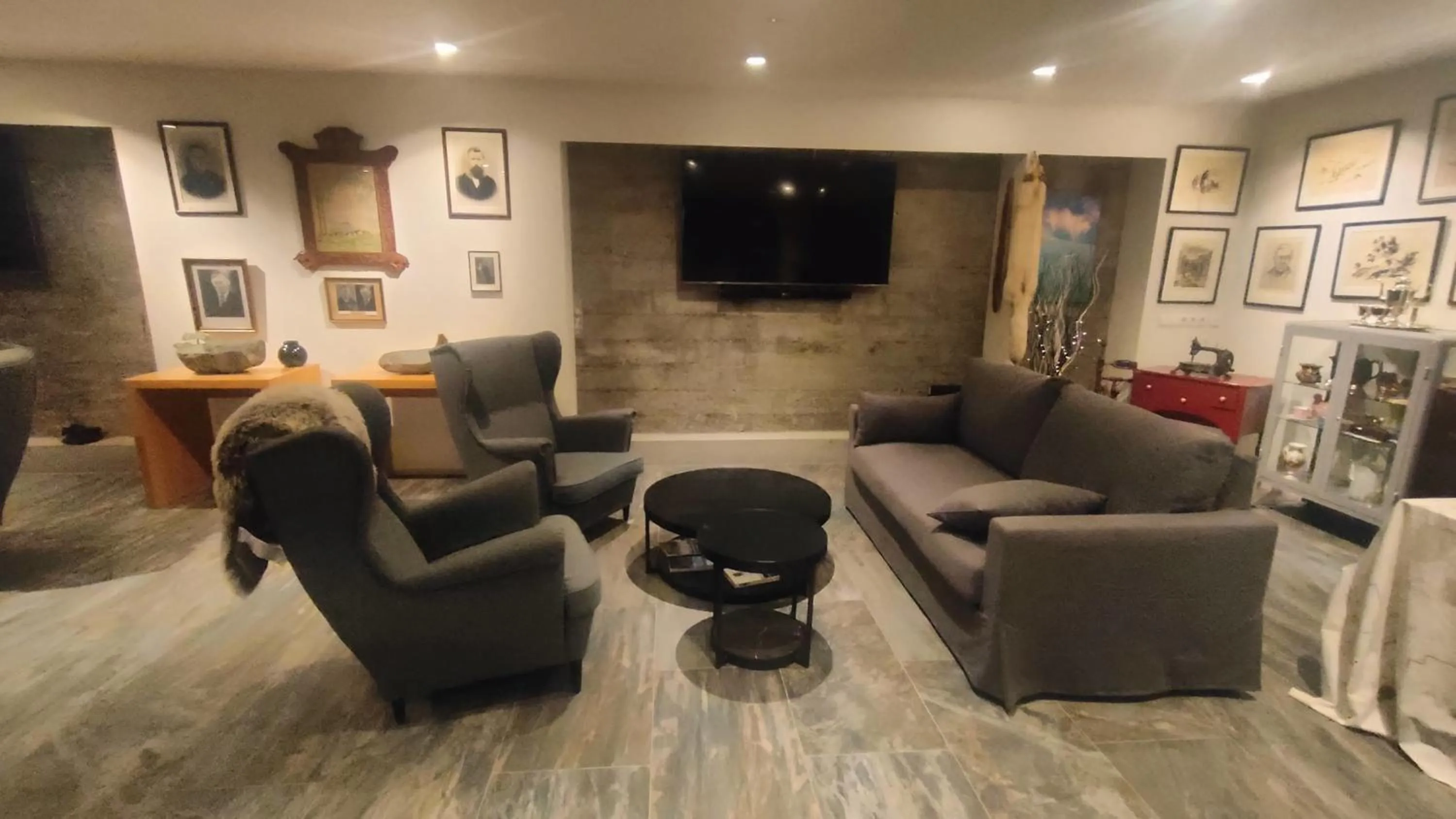 Communal lounge/ TV room in Glacier World - Hoffell Guesthouse