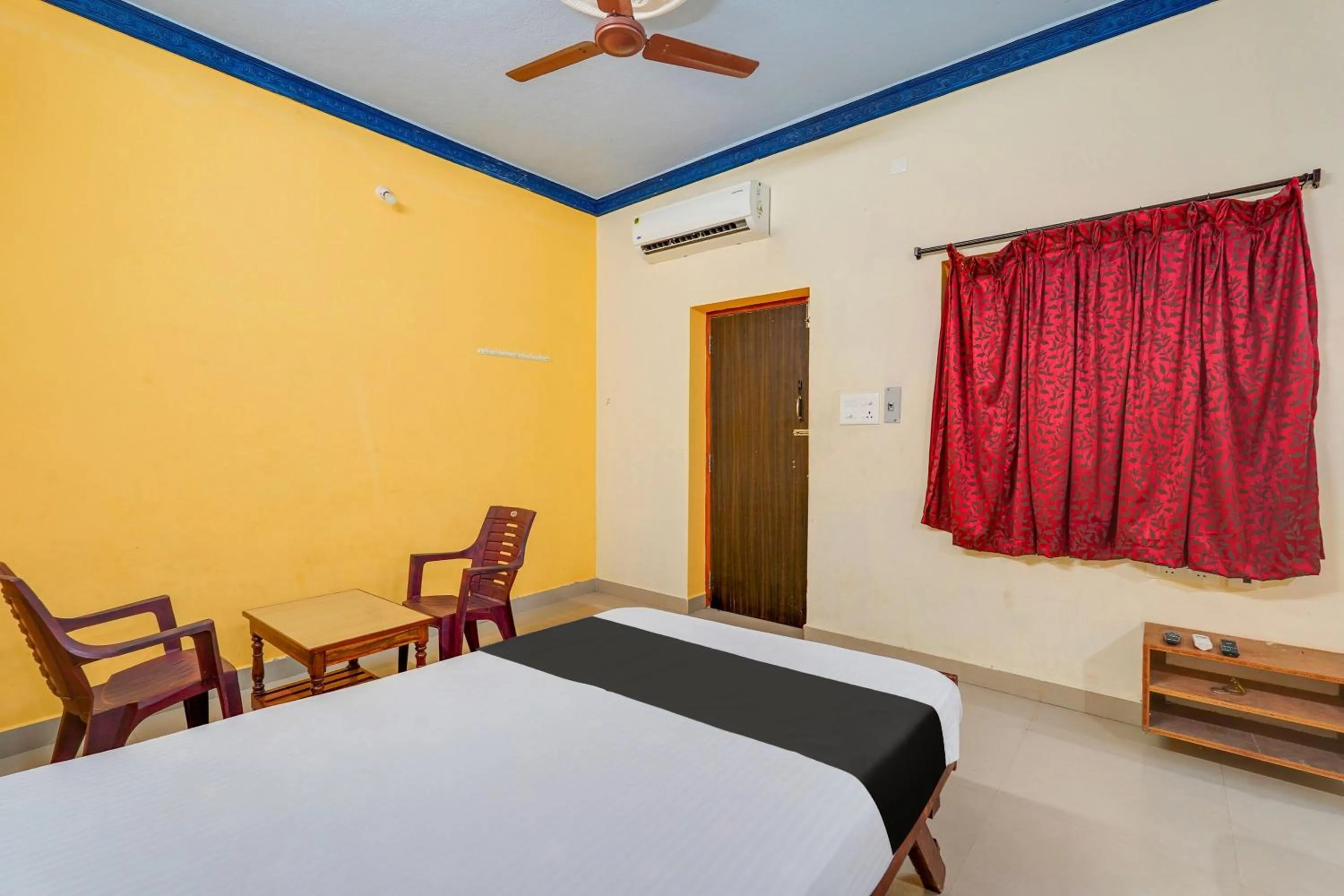 Bedroom, Bed in Hotel O Raghul Residency