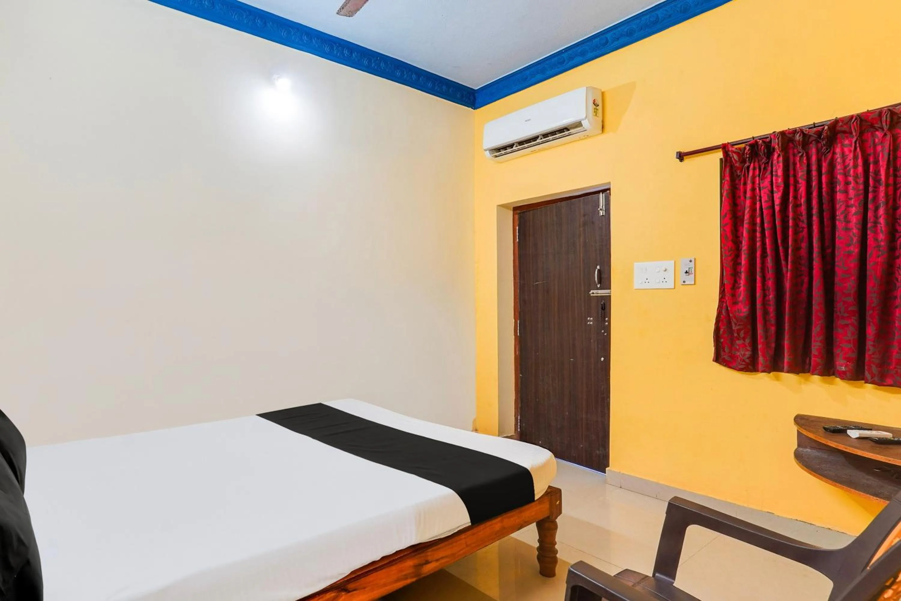 Bedroom, Bed in Hotel O Raghul Residency