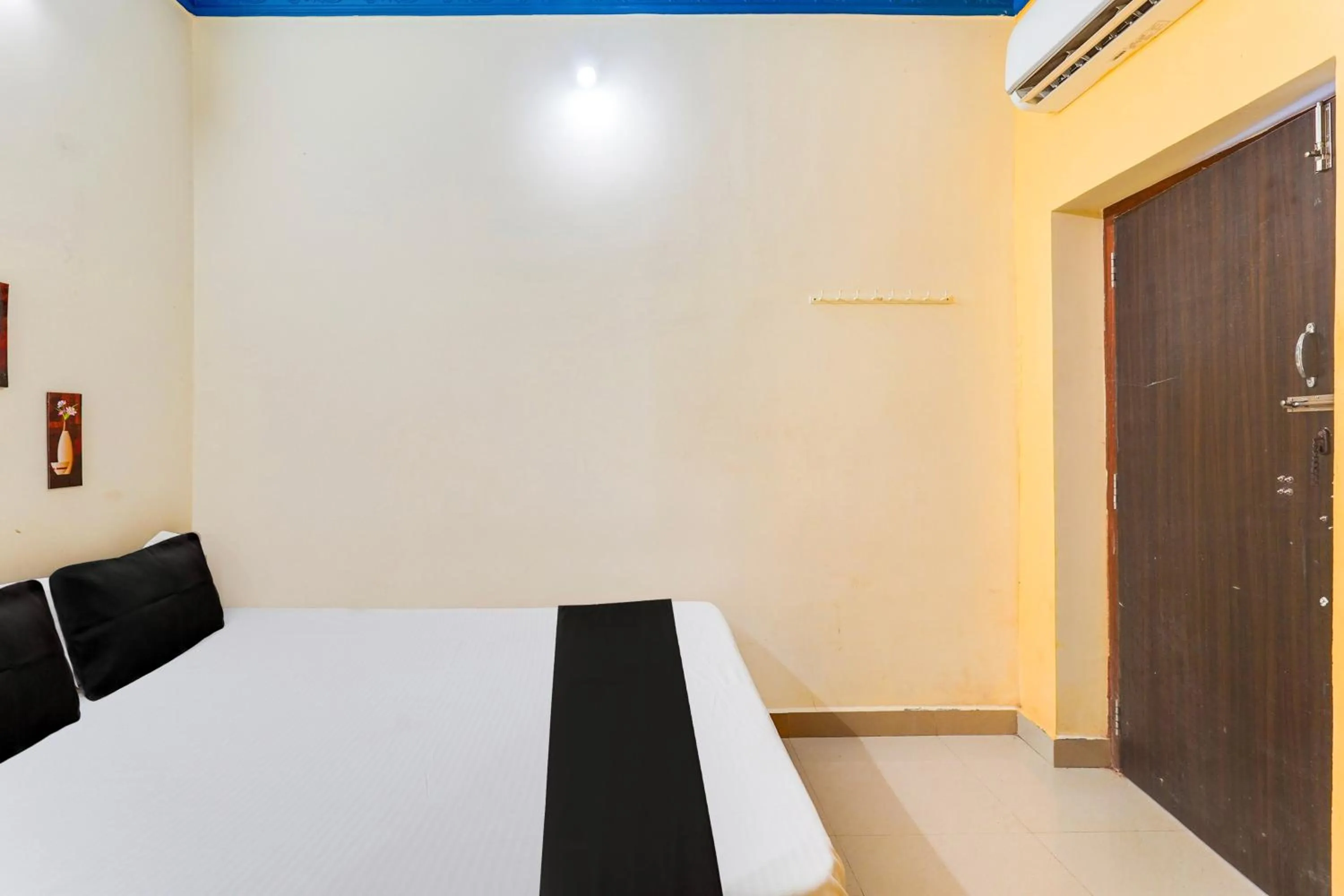 Bedroom, Bed in Hotel O Raghul Residency