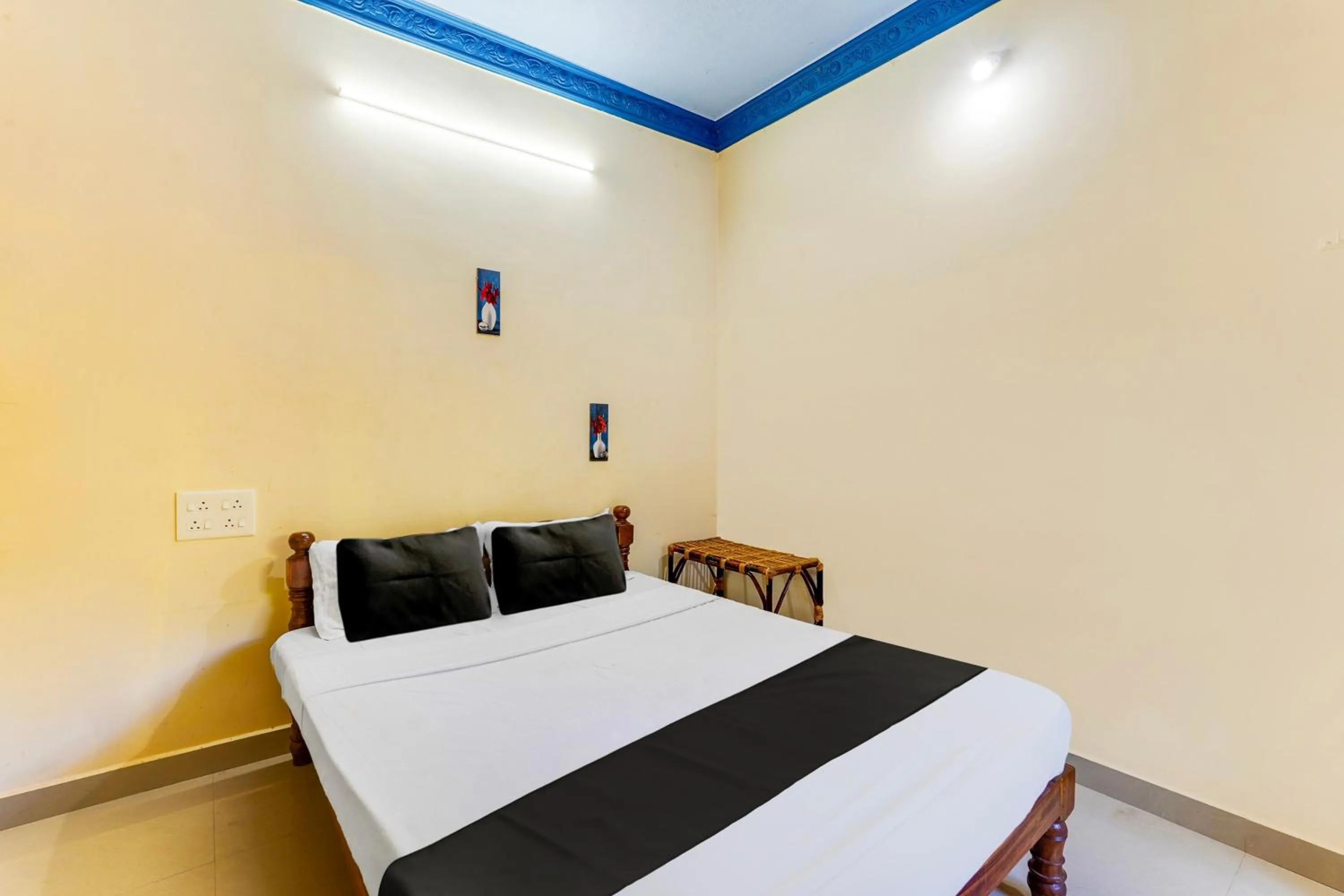 Bedroom, Bed in Hotel O Raghul Residency