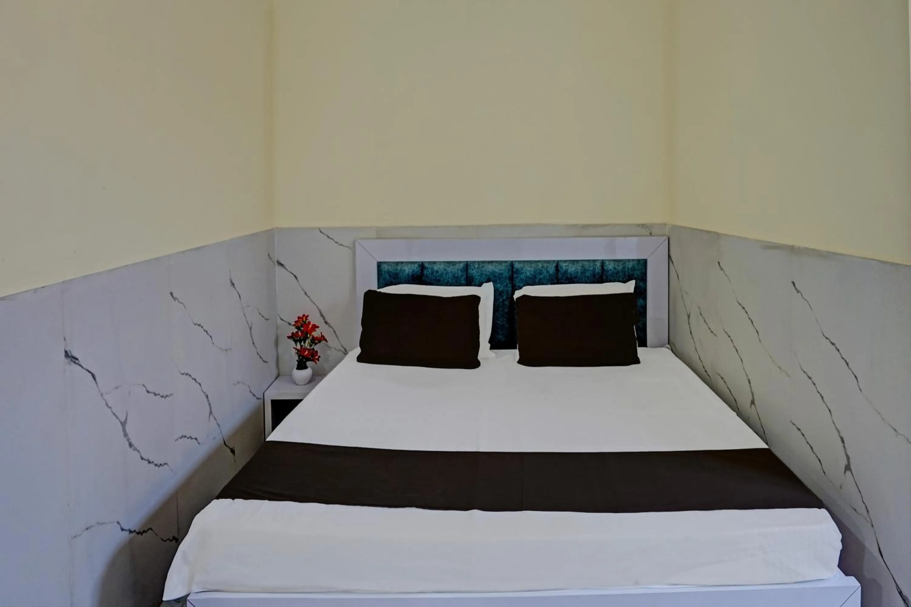 Bedroom, Bed in Hotel O ABHINAV HOTEL