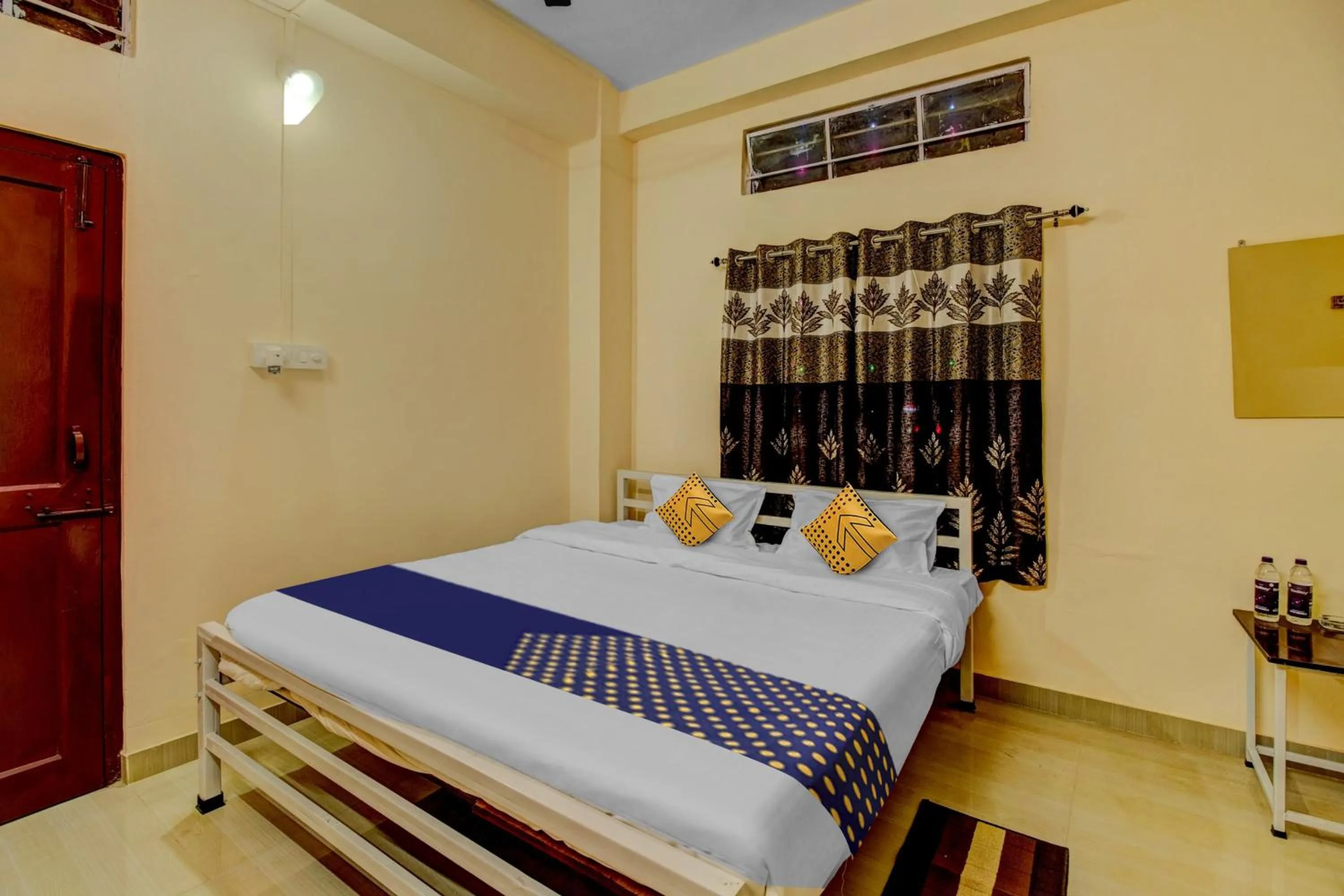 Bedroom, Bed in SPOT ON Rainbow Lodge