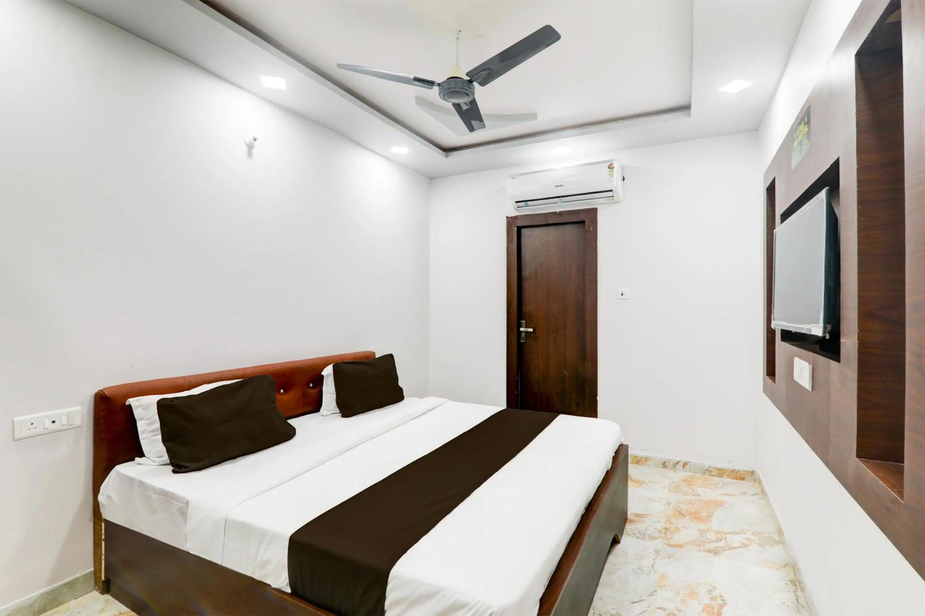 Bedroom, Bed in Hotel O Star Inn Hotel