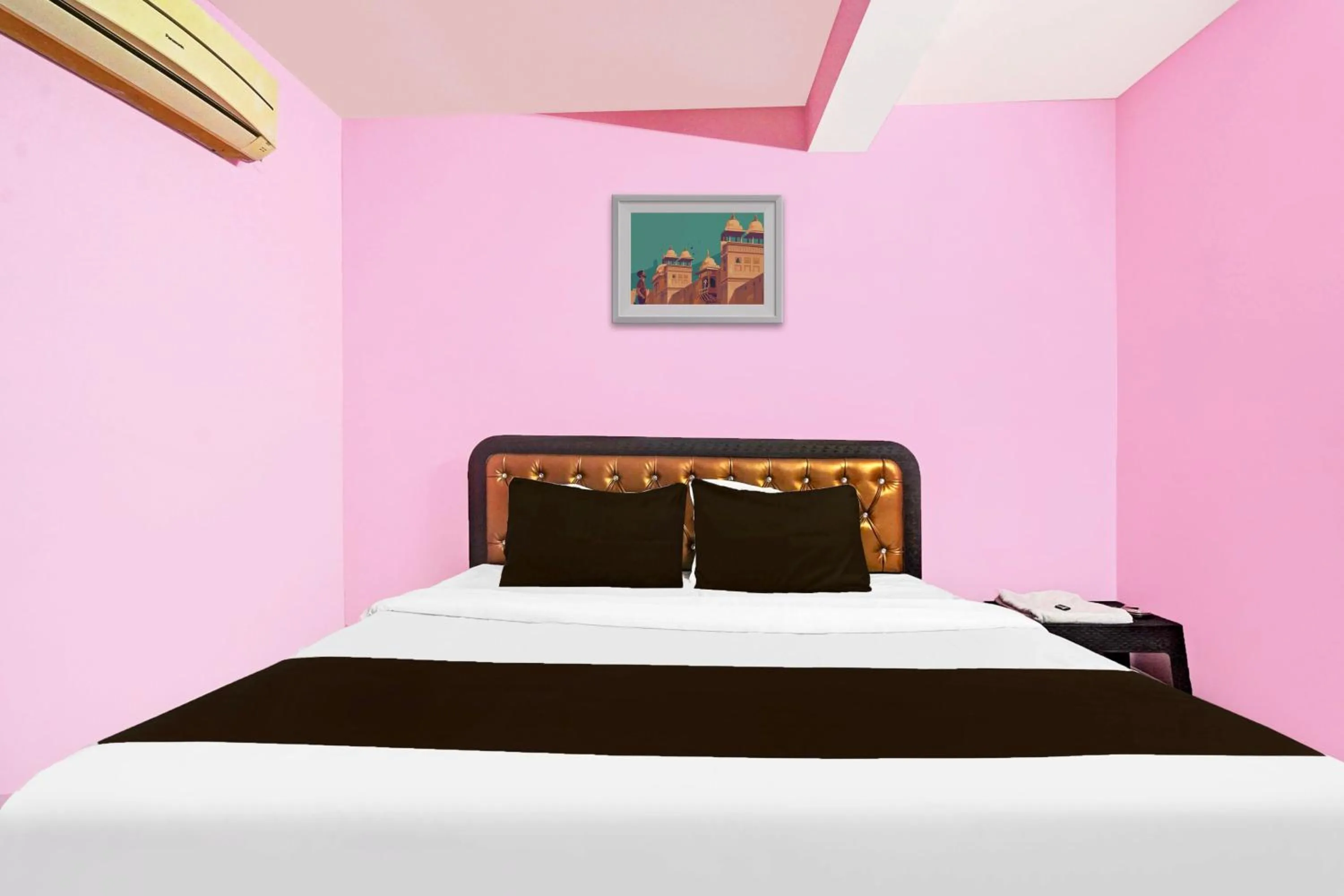 Bedroom, Bed in Hotel O Trinetra Inn