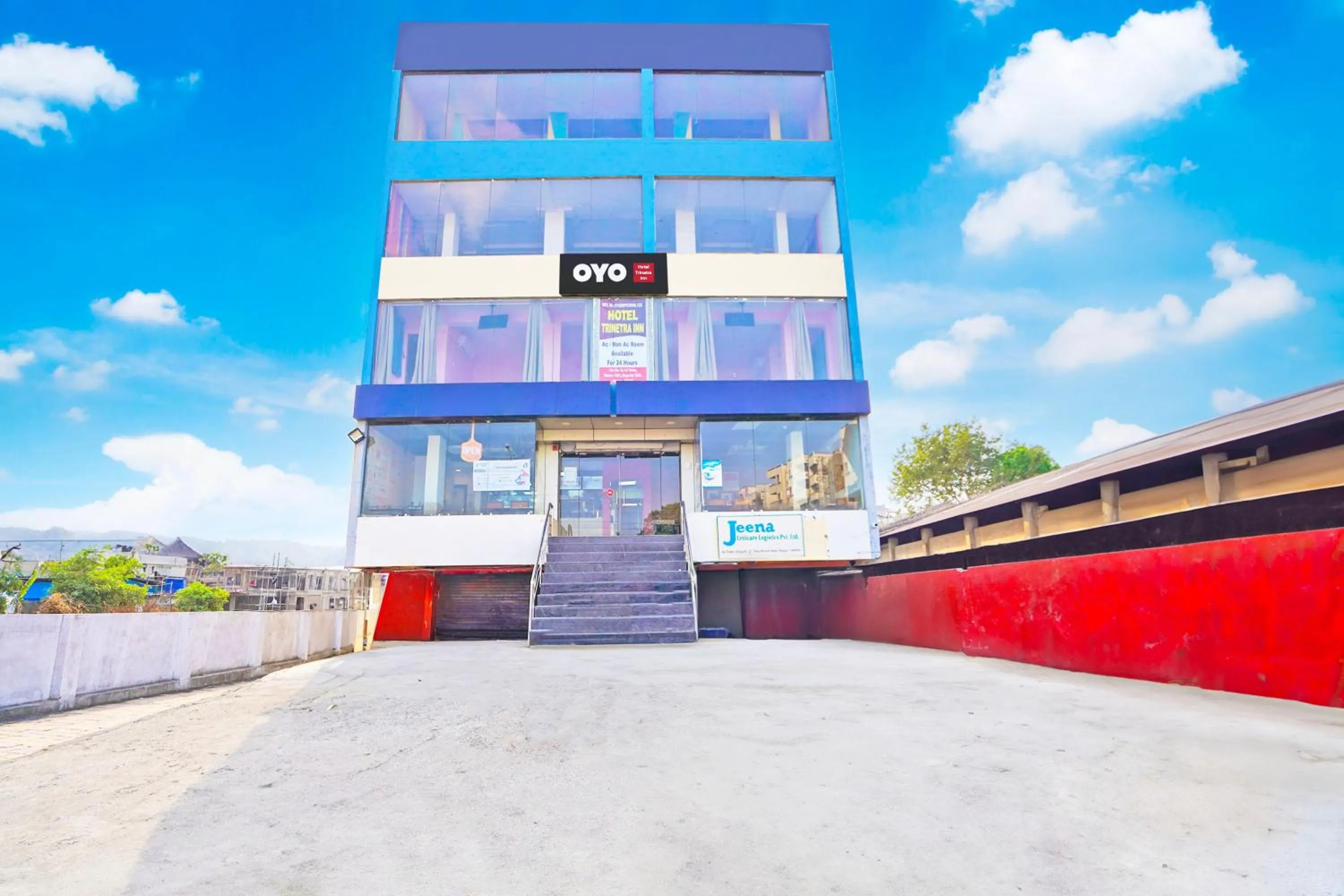 Facade/entrance in Hotel O Trinetra Inn
