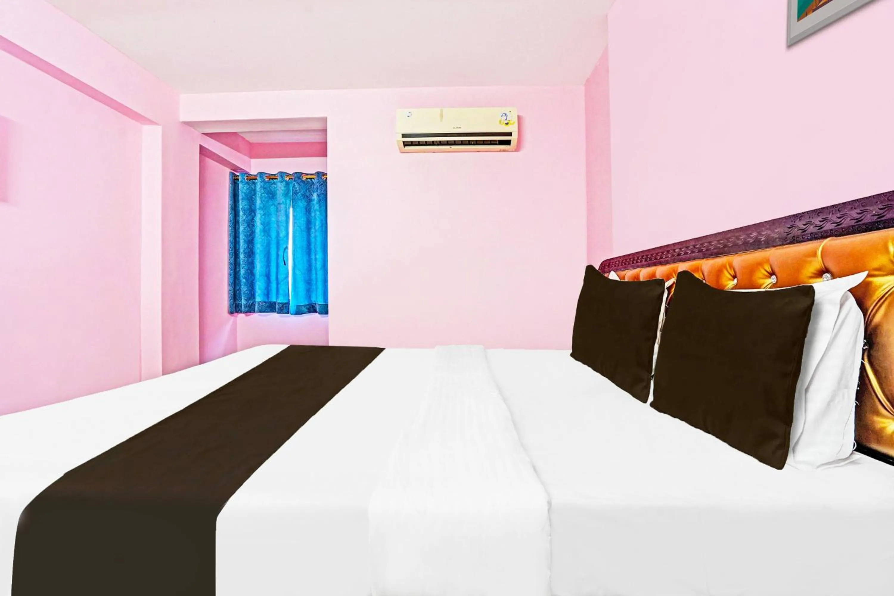 Bedroom, Bed in Hotel O Trinetra Inn