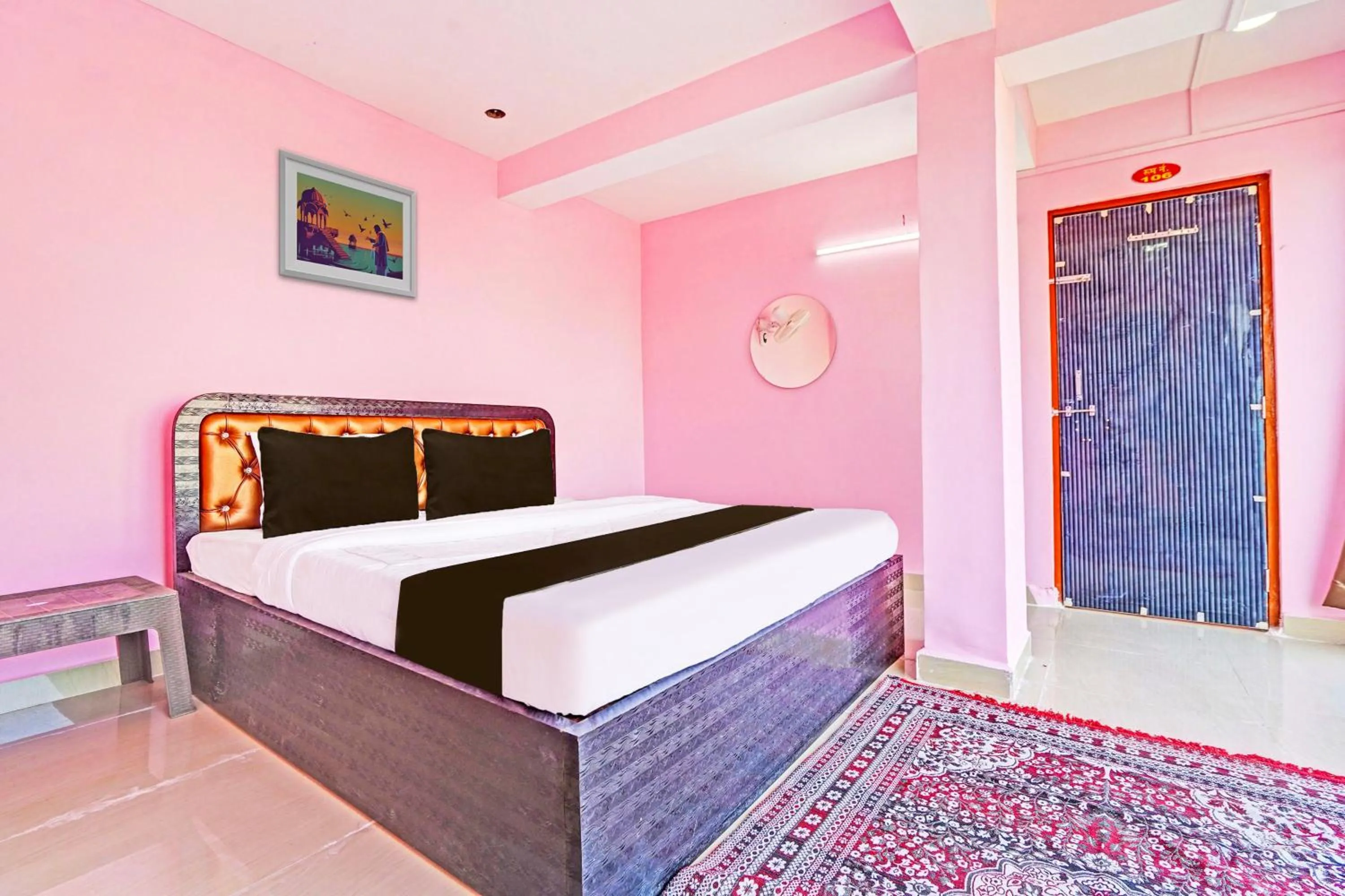 Bedroom, Bed in Hotel O Trinetra Inn