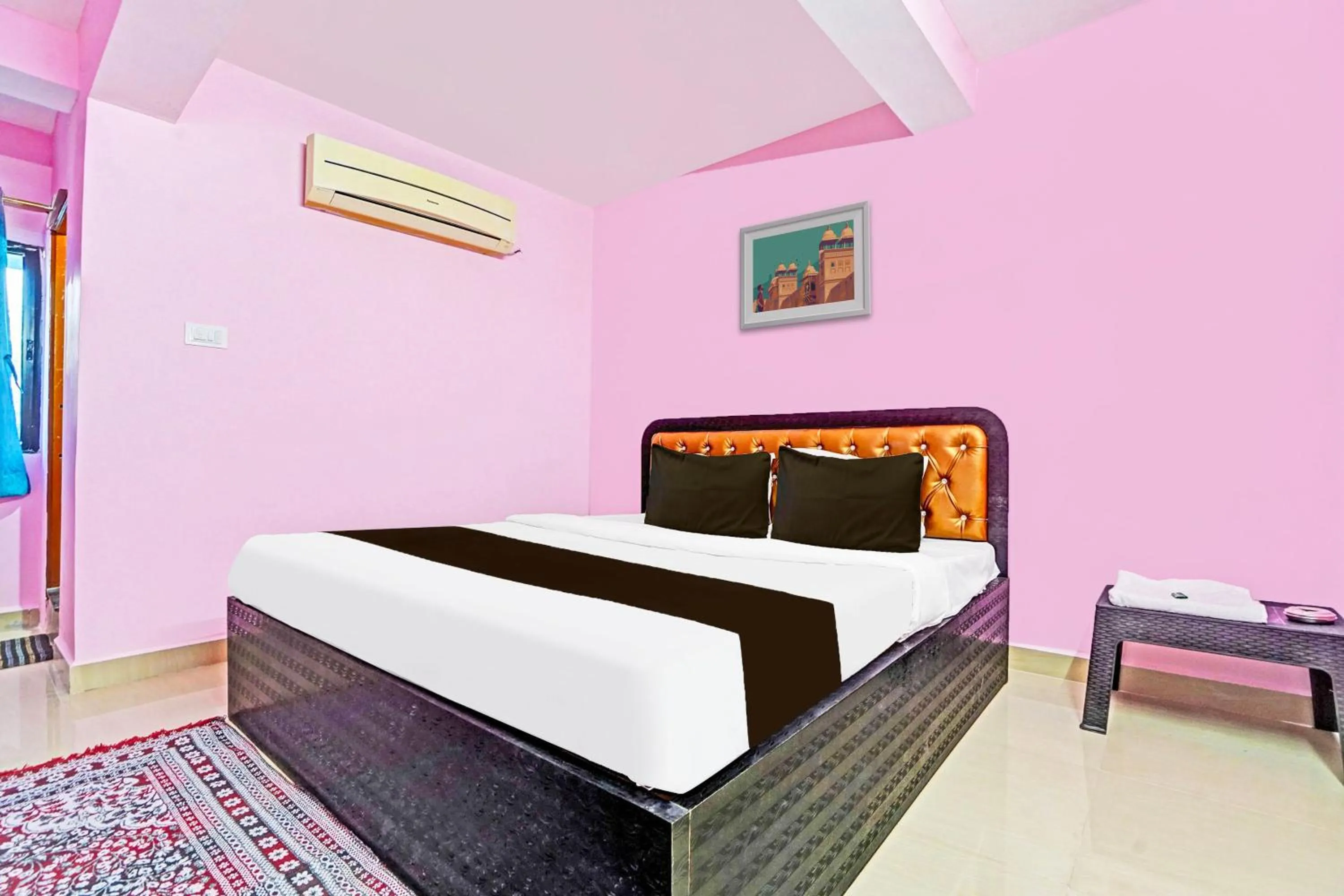 Bedroom, Bed in Hotel O Trinetra Inn