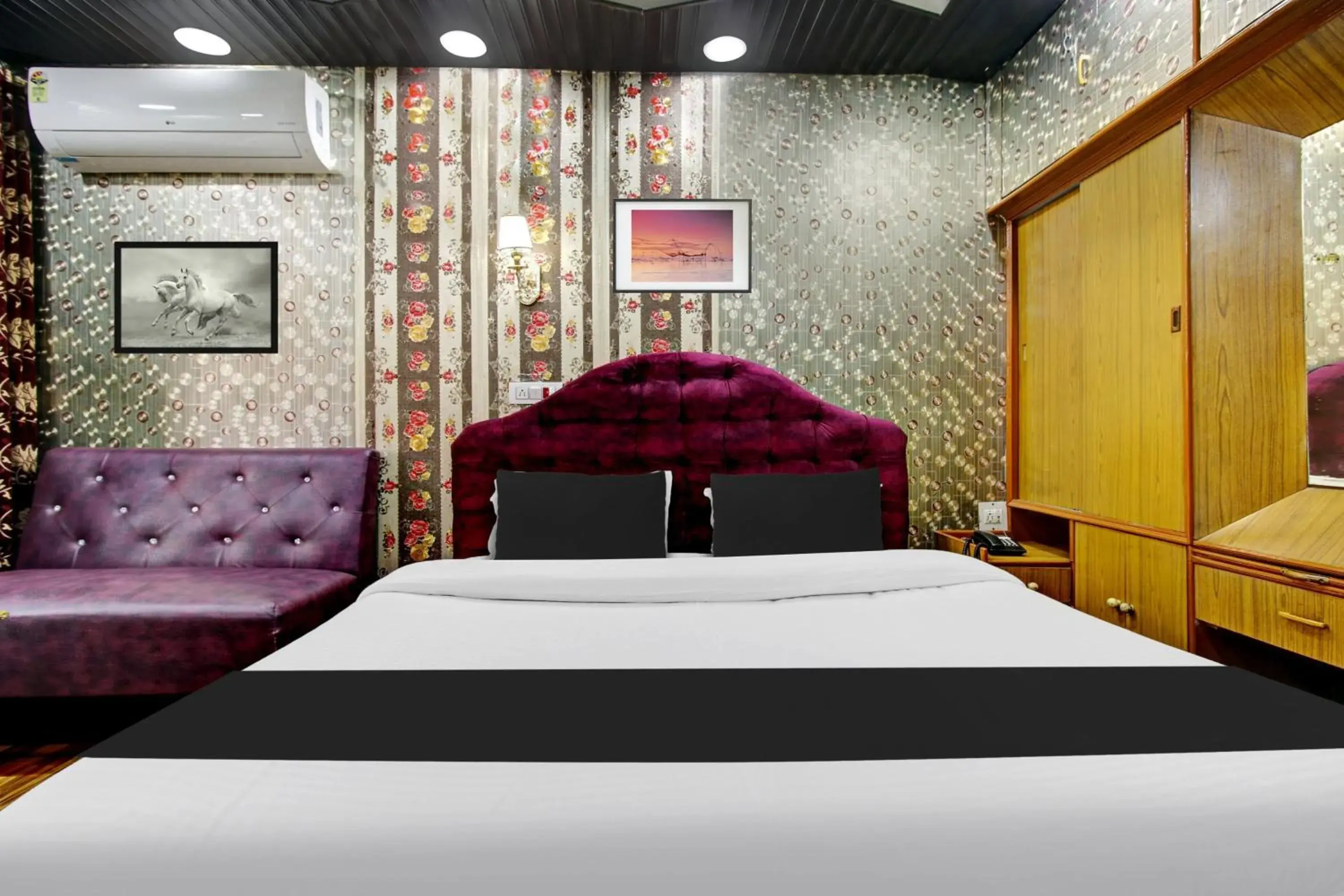 Bedroom, Bed in Hotel O Residency Road Srinagar Bedroom, Bed in Hotel O Residency Road Srinagar