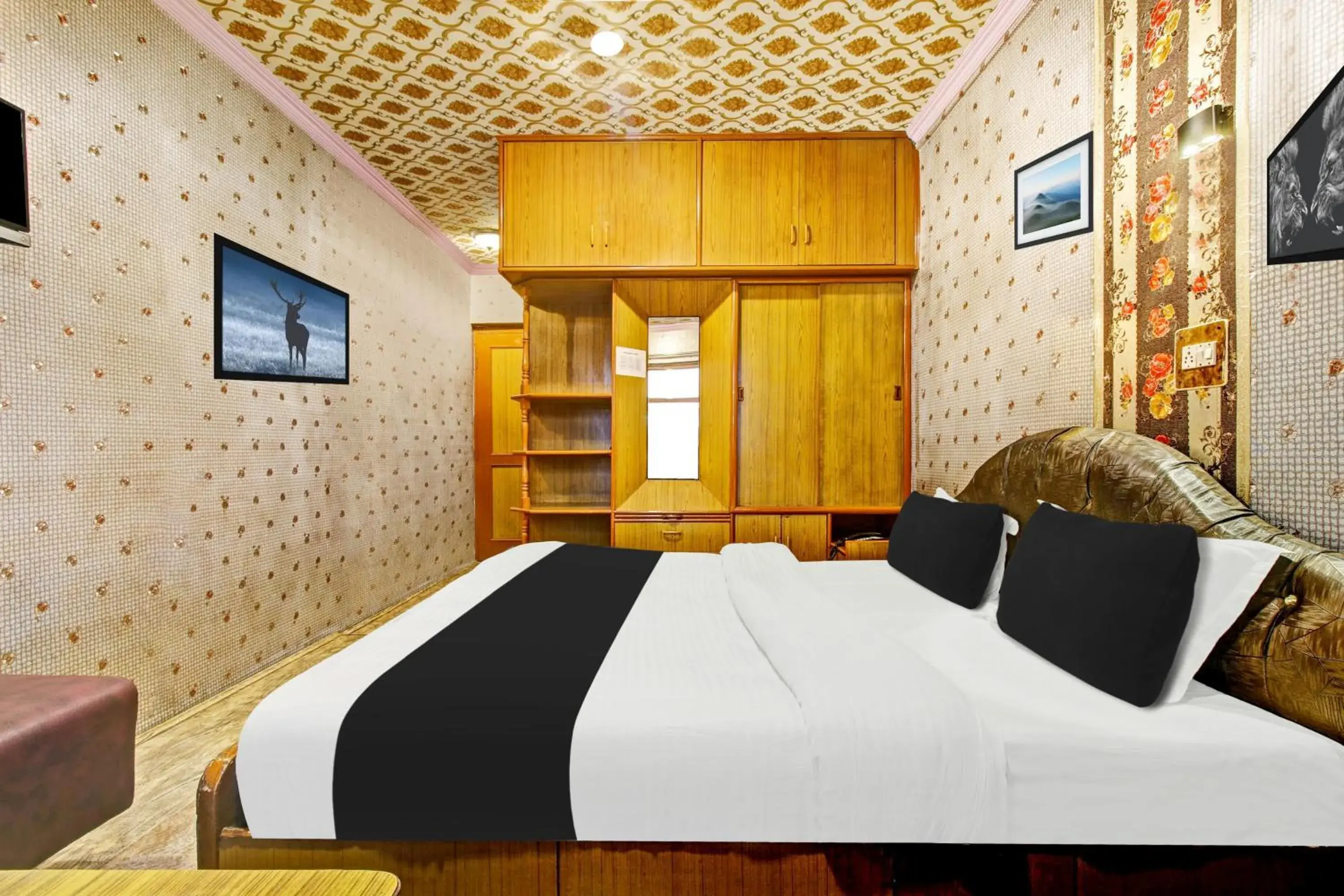 Bedroom, Bed in Hotel O Residency Road Srinagar Bedroom, Bed in Hotel O Residency Road Srinagar