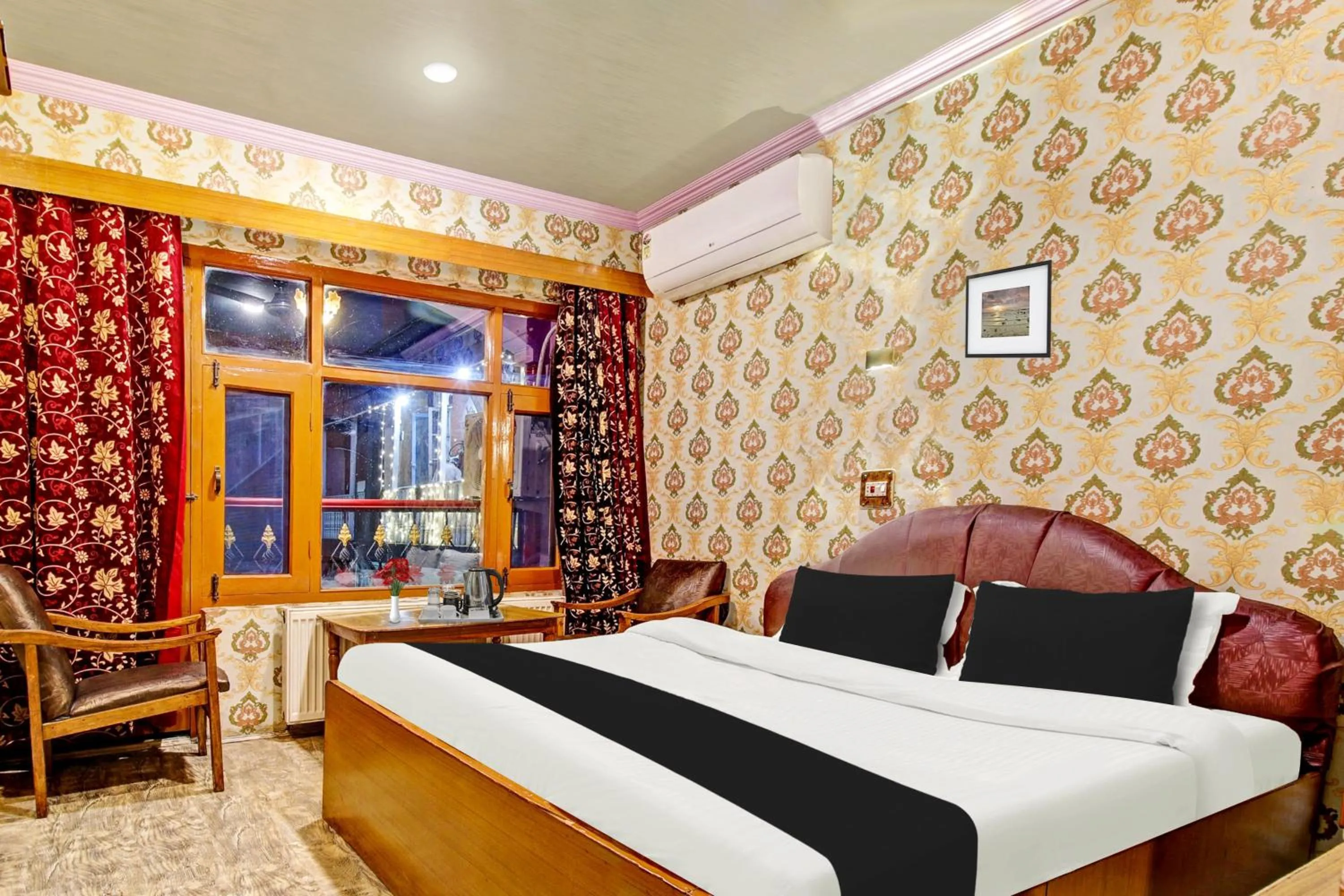 Bedroom, Bed in Hotel O Residency Road Srinagar