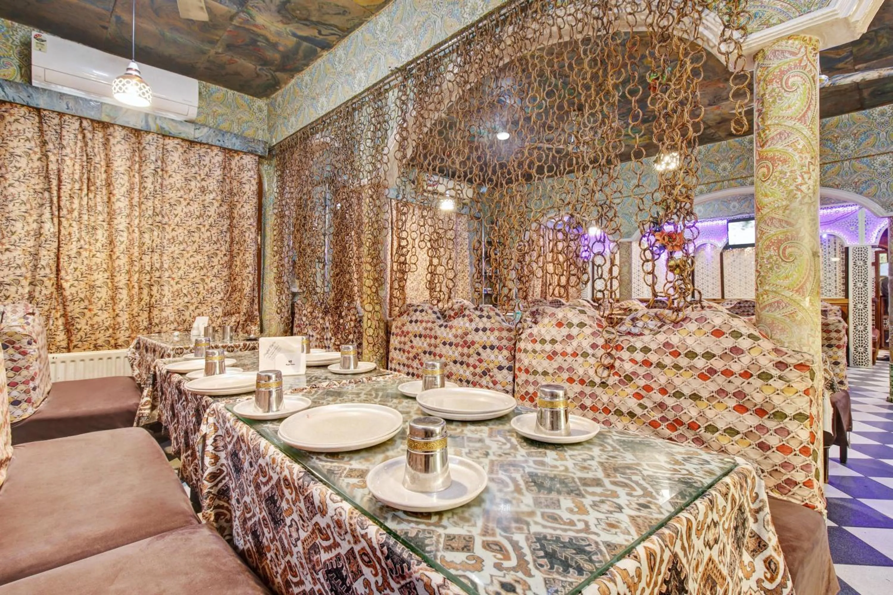 Dining area in Hotel O Residency Road Srinagar