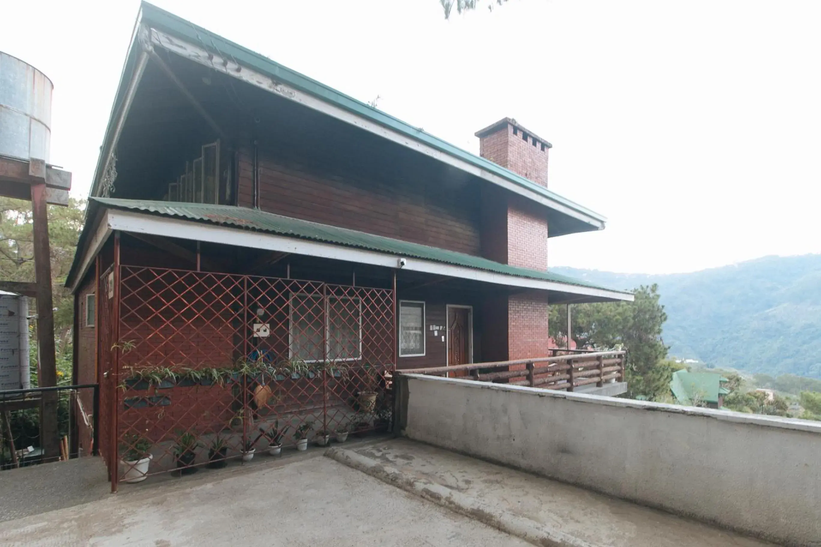 Property building in RedDoorz @ Monterrazas Village Homestay Baguio Property building in RedDoorz @ Monterrazas Village Homestay Baguio