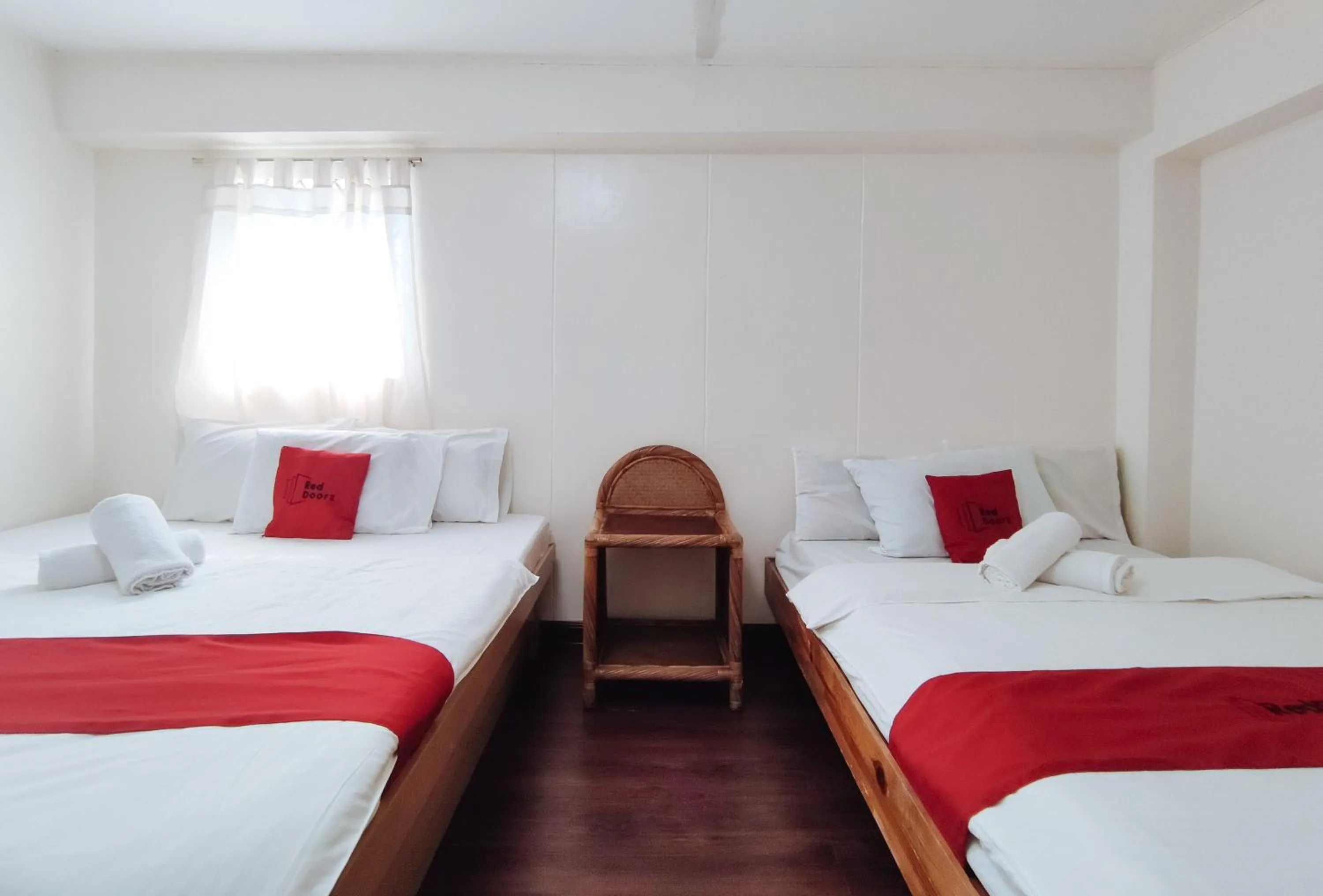 Photo of the whole room, Bed in RedDoorz @ Monterrazas Village Homestay Baguio