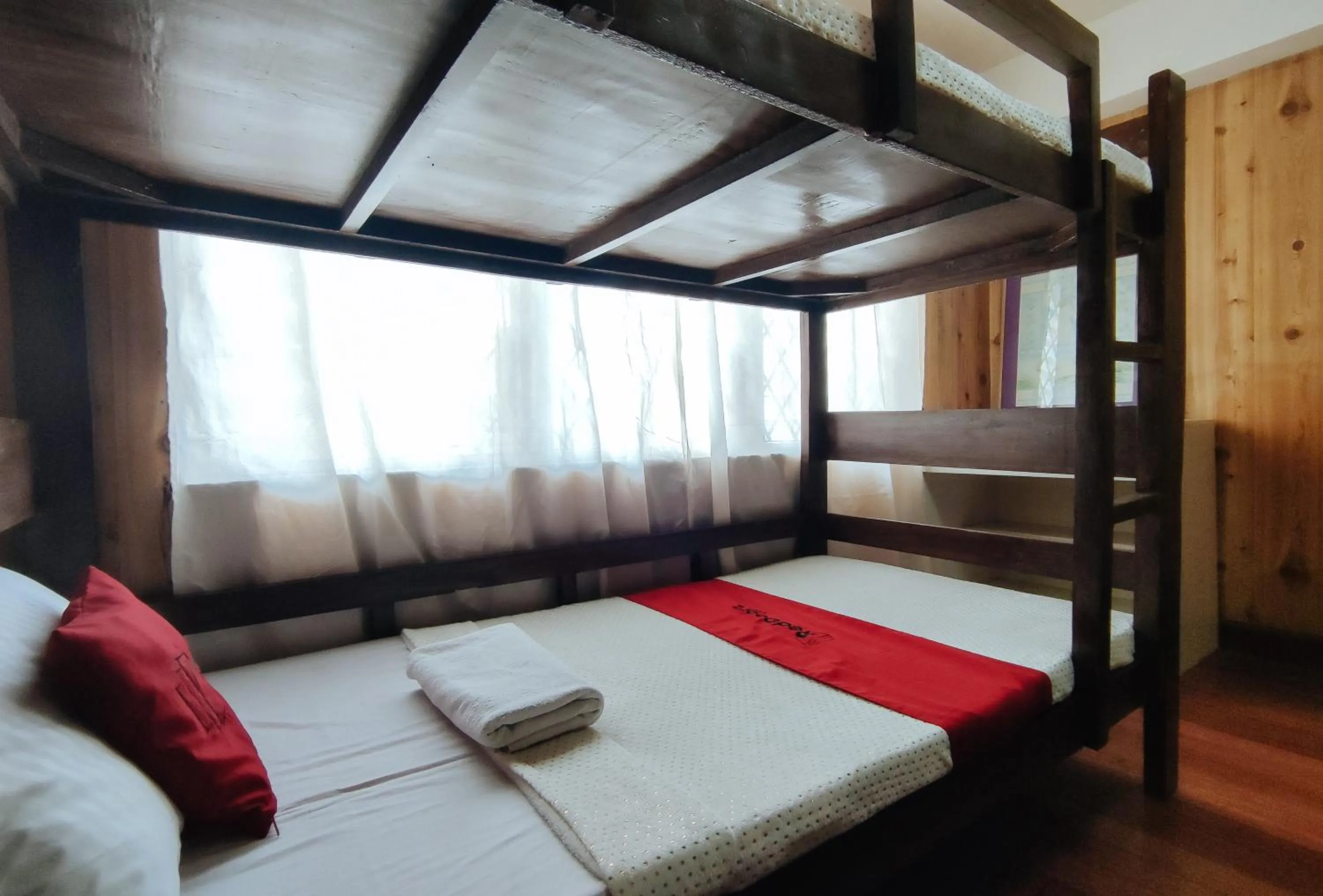 Photo of the whole room, Bed in RedDoorz @ Monterrazas Village Homestay Baguio