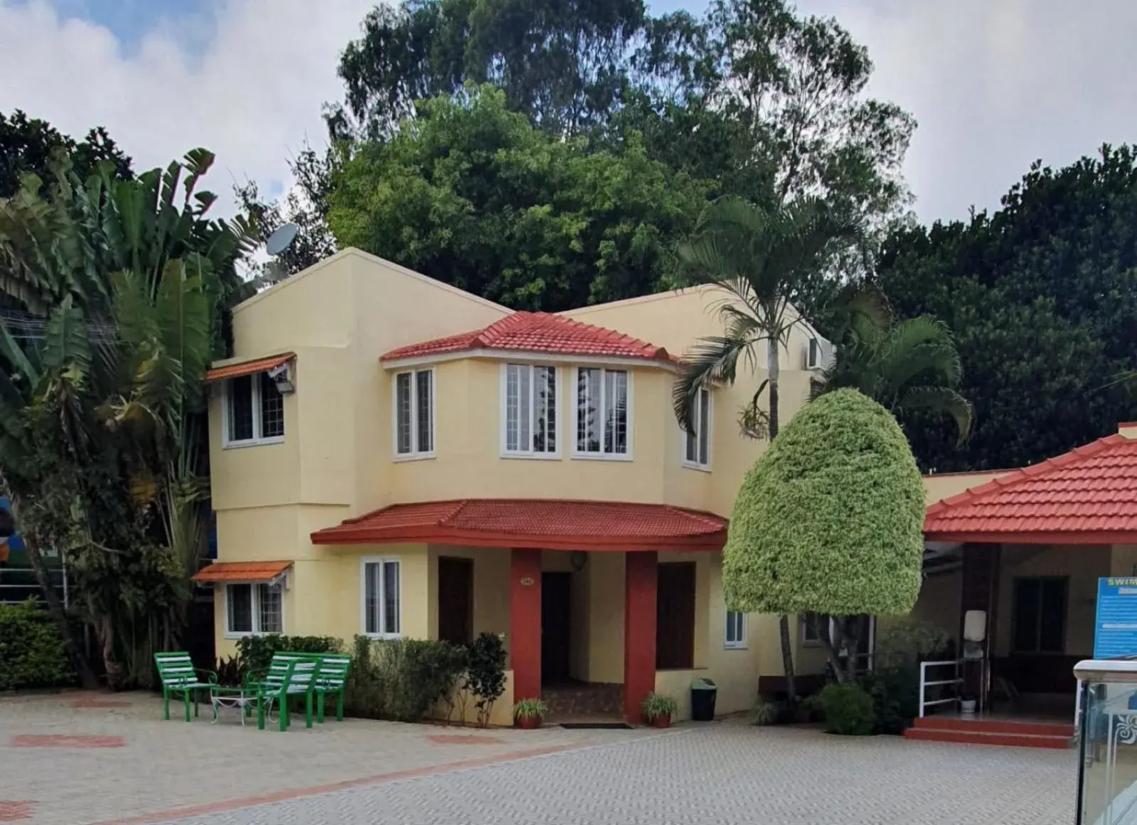 Property building in Peters Park Property building in Peters Park