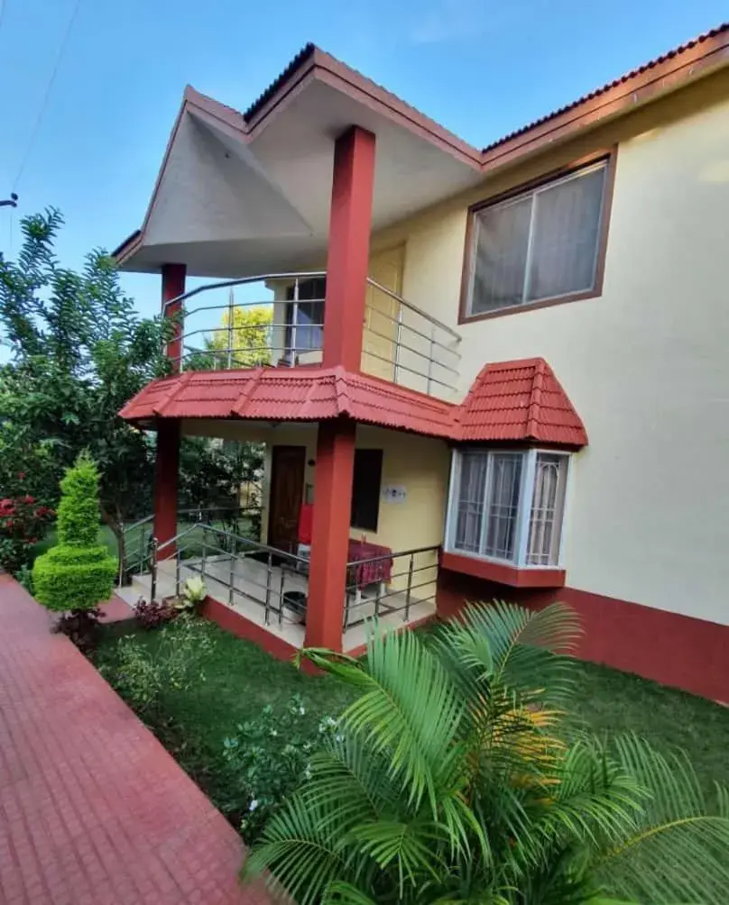 Property building in Peters Park Property building in Peters Park