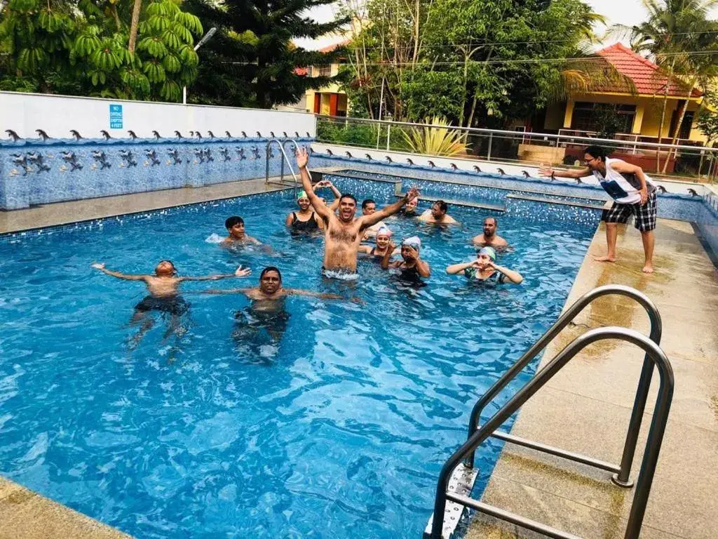 Swimming pool in Peters Park Swimming pool in Peters Park