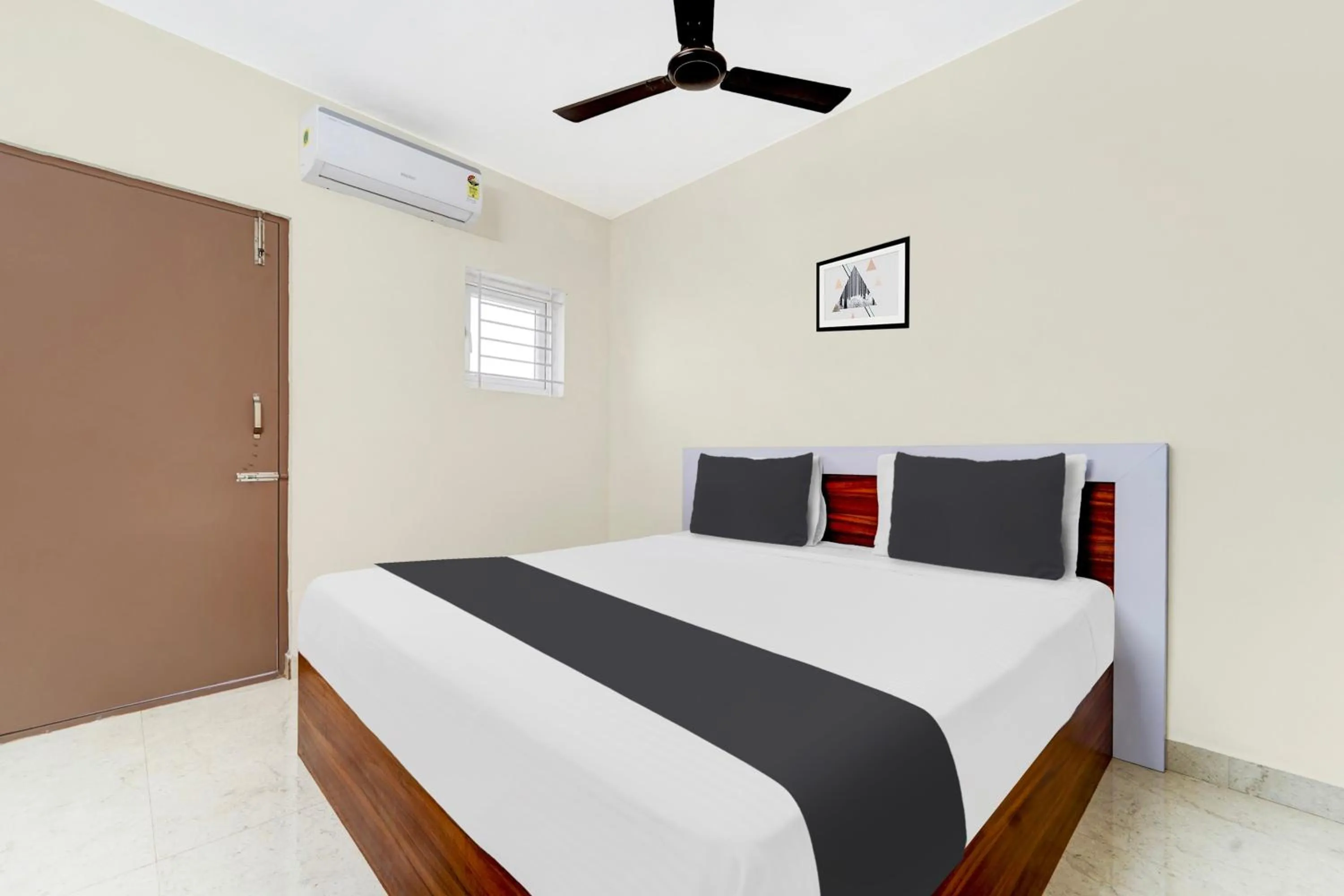 Bedroom, Bed in Super Hotel O Avinashi Road Coimbatore