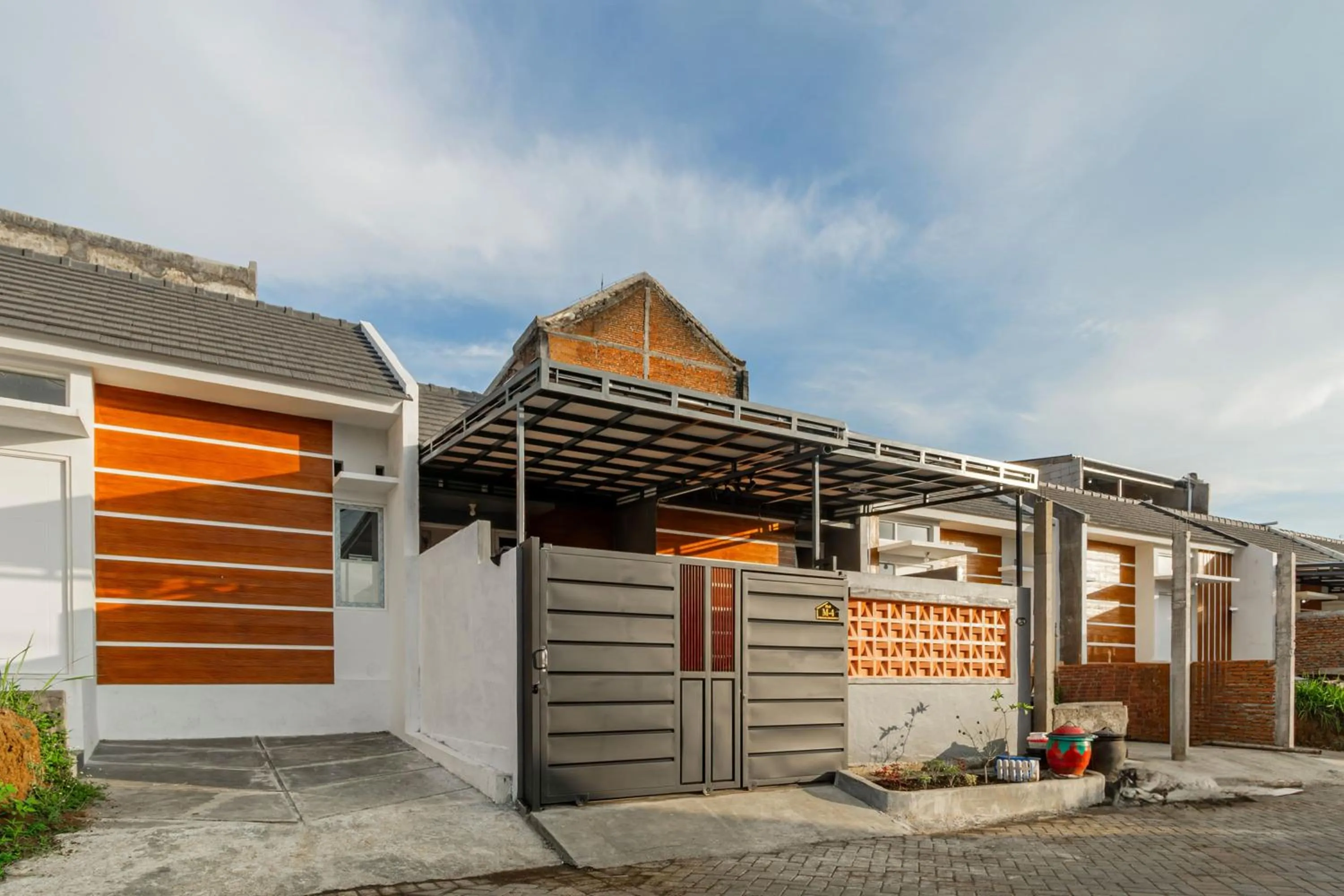 Facade/entrance in Hotel O Bidara Guest House Syariah
