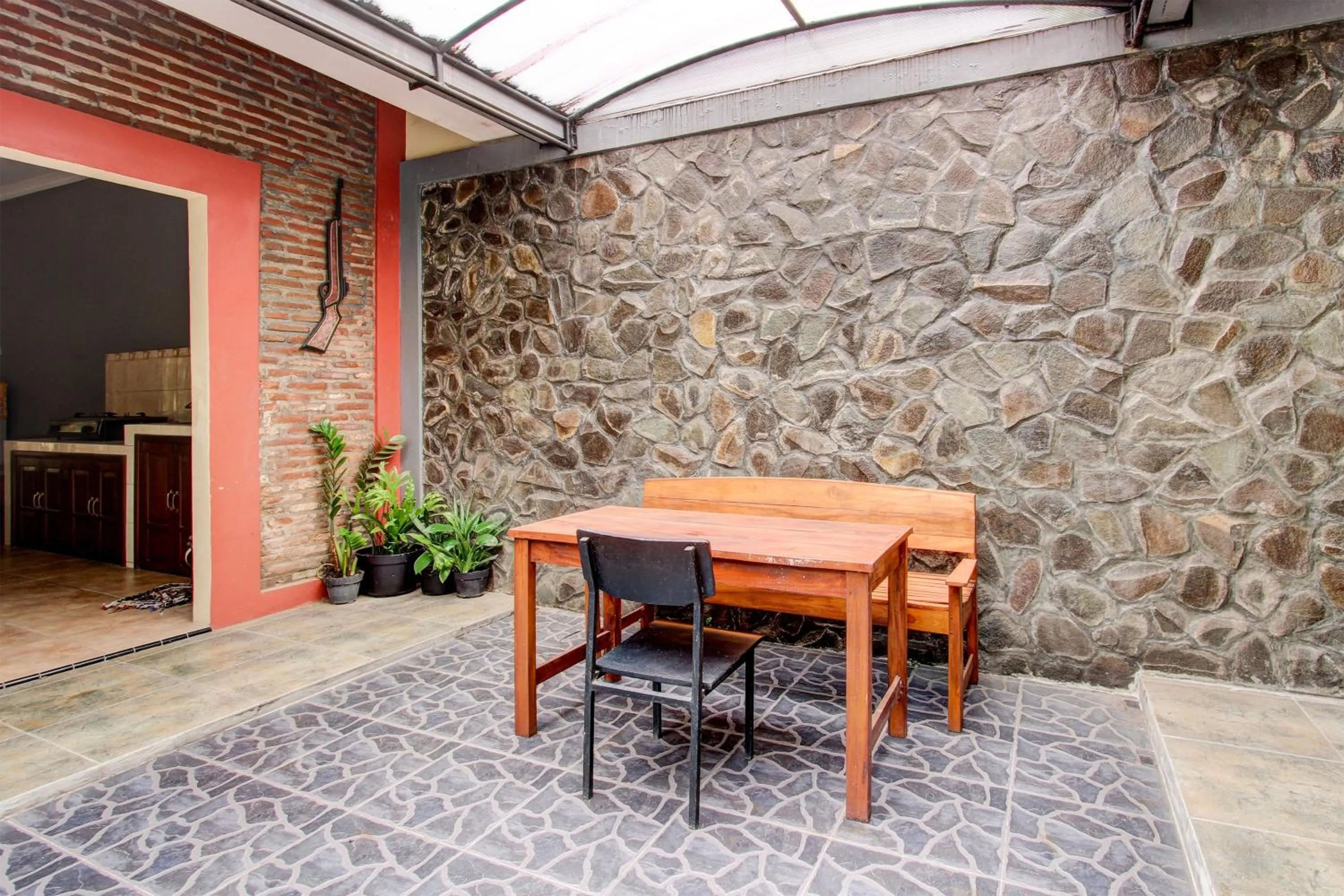 Lobby or reception in Capital O 93716 Family Guesthouse Syariah