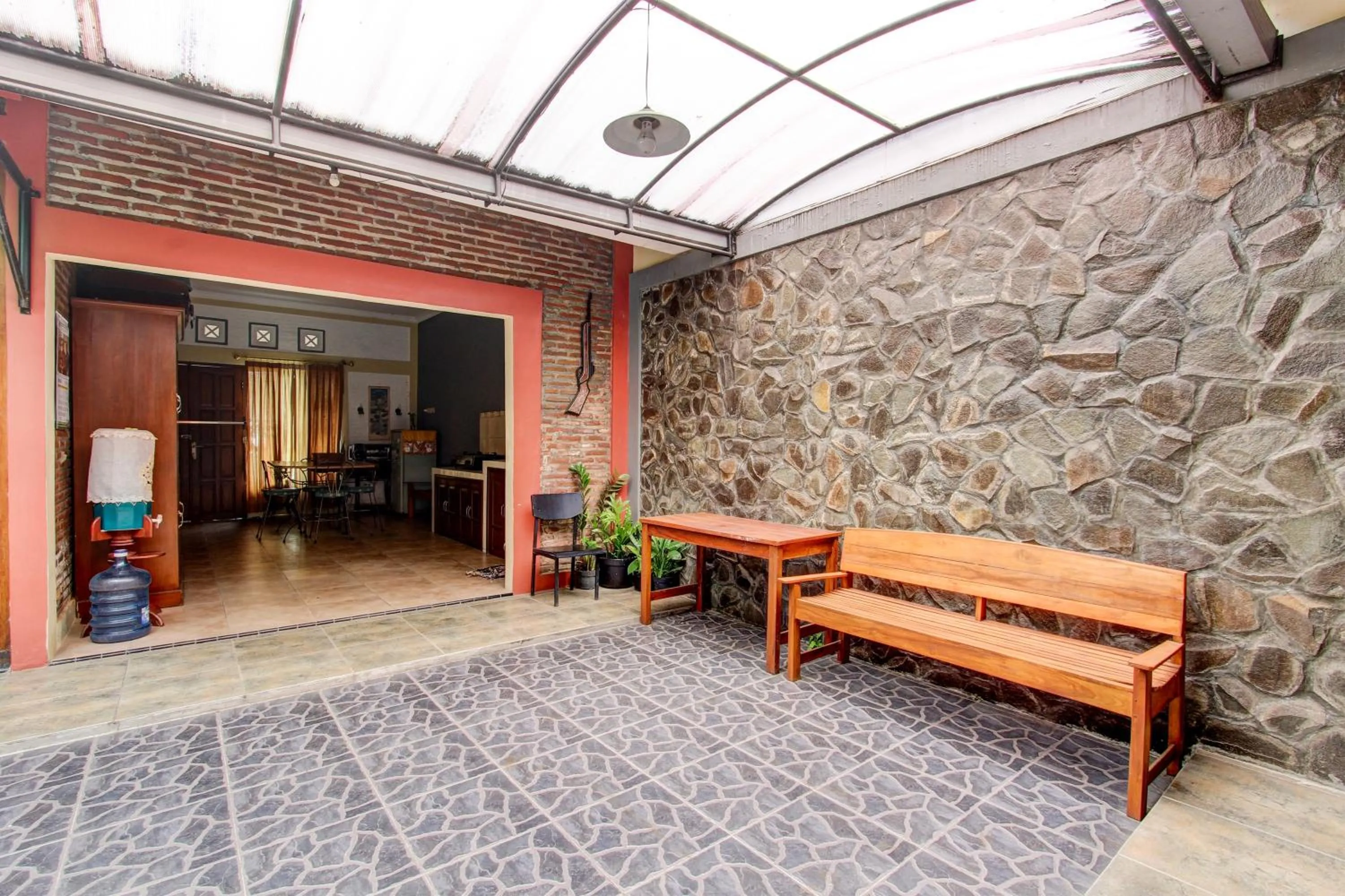 Lobby or reception in Capital O 93716 Family Guesthouse Syariah